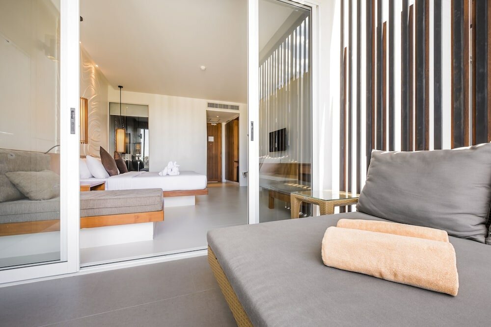 Deluxe Family Pool View