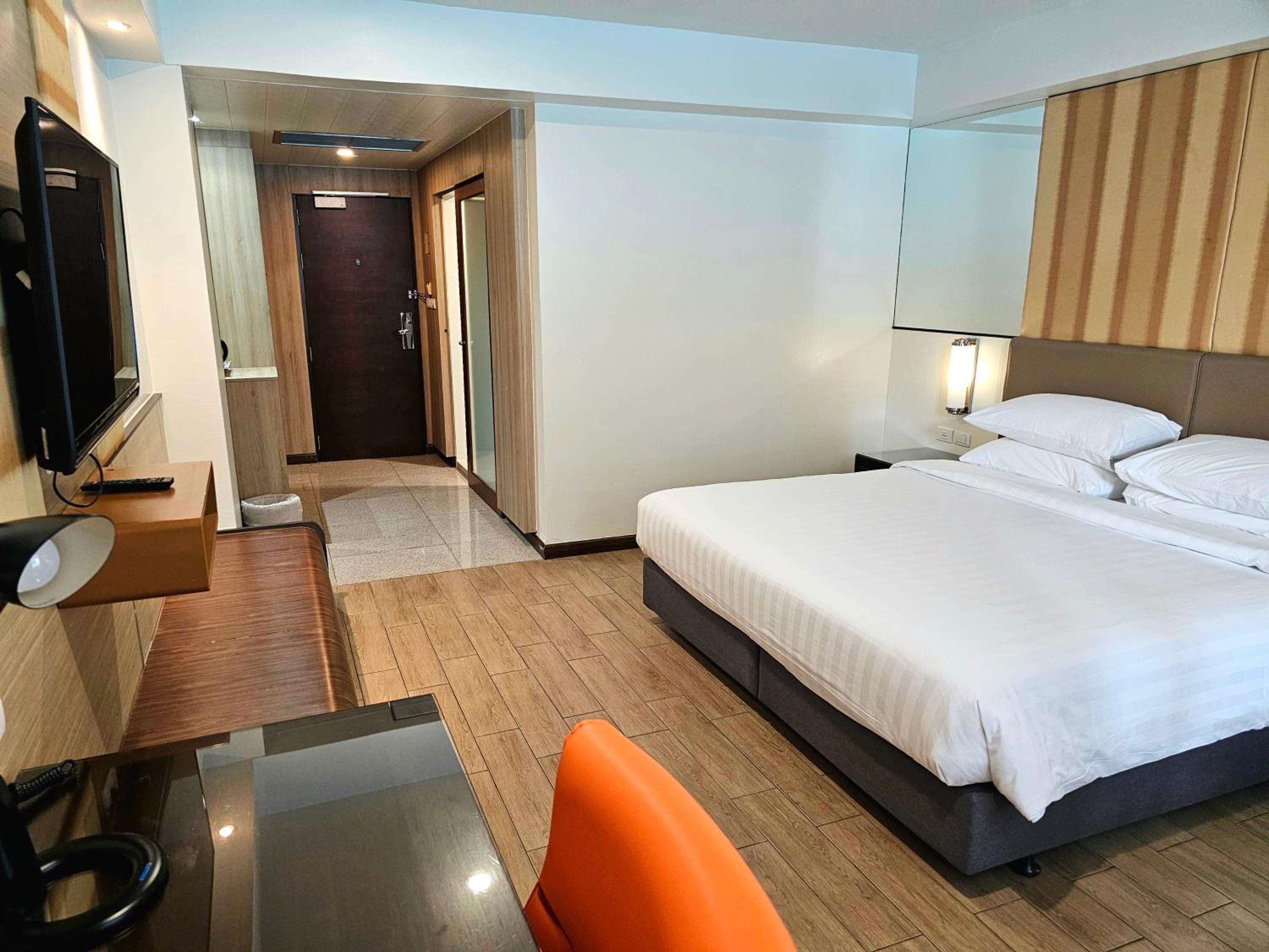 Deluxe King Room with Pool View