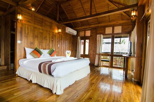 Deluxe Villa - Sea View, Free Mini bar, Free Transfer to Tonsai Pier в Phi Phi The Beach Resort