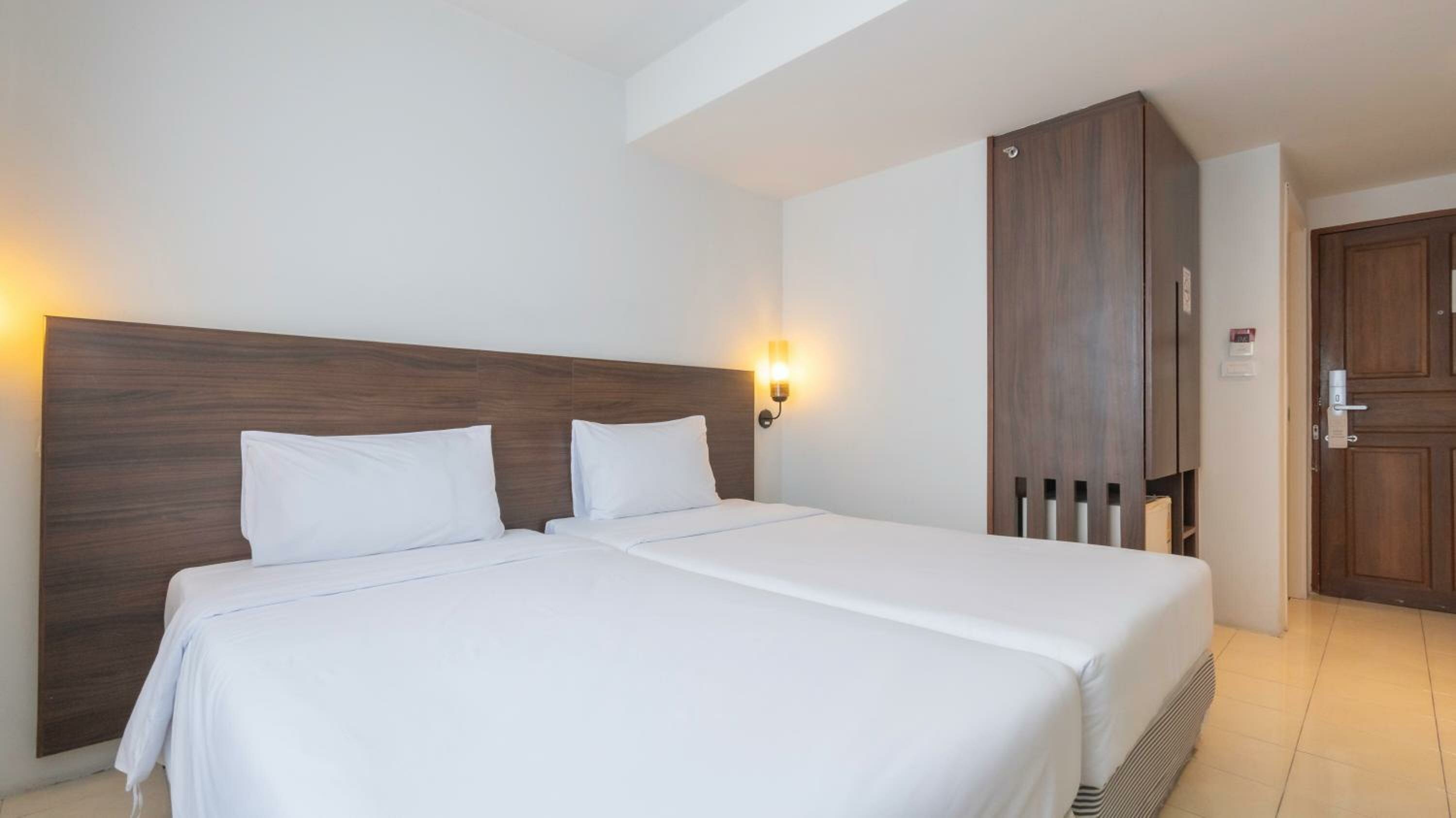 Studio Twin (2 Adults)