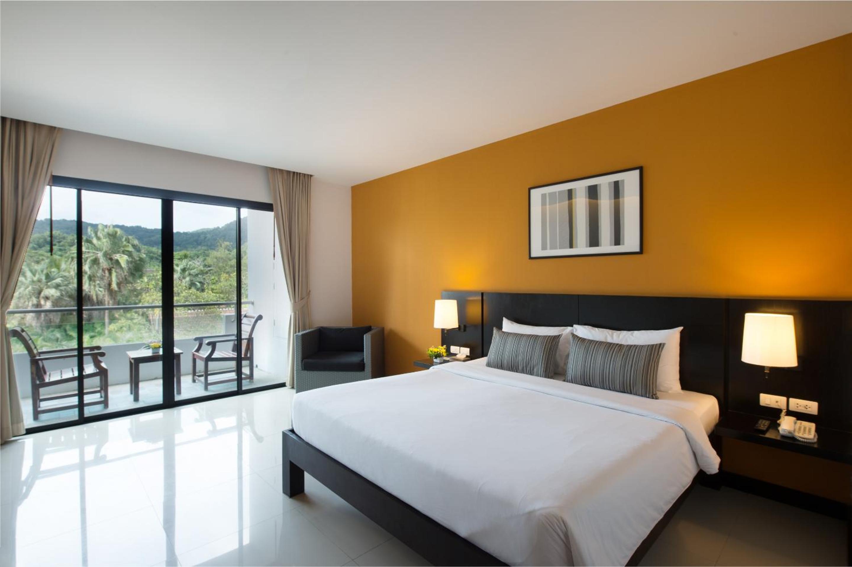 Studio with Mountain View