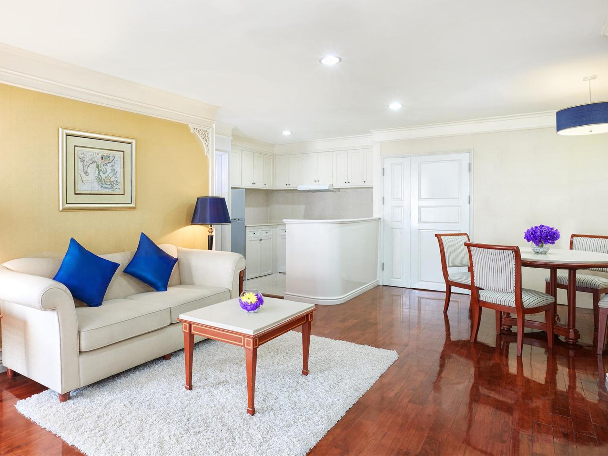 One Bedroom Balcony Suite Lake View