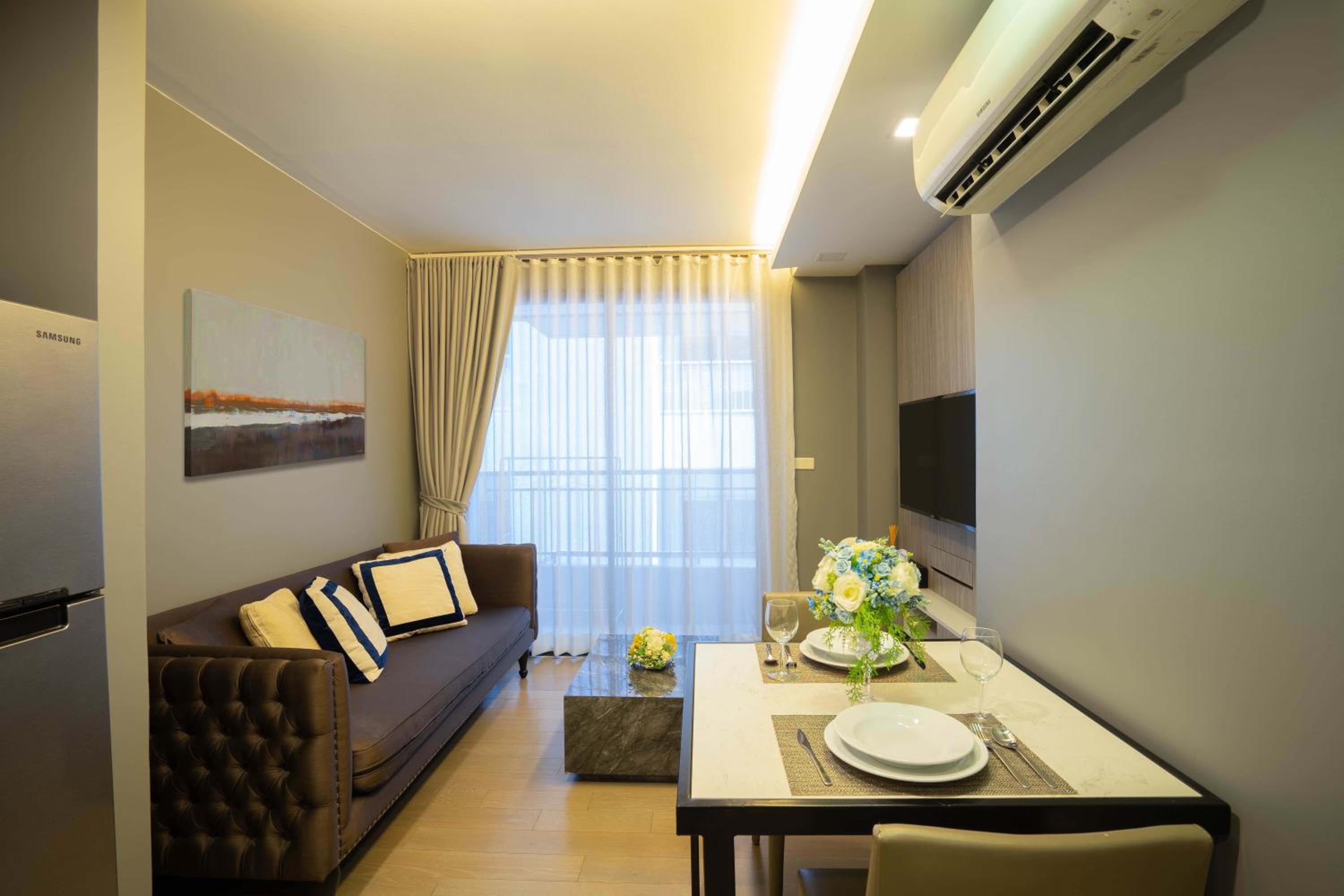 One-Bedroom Apartment