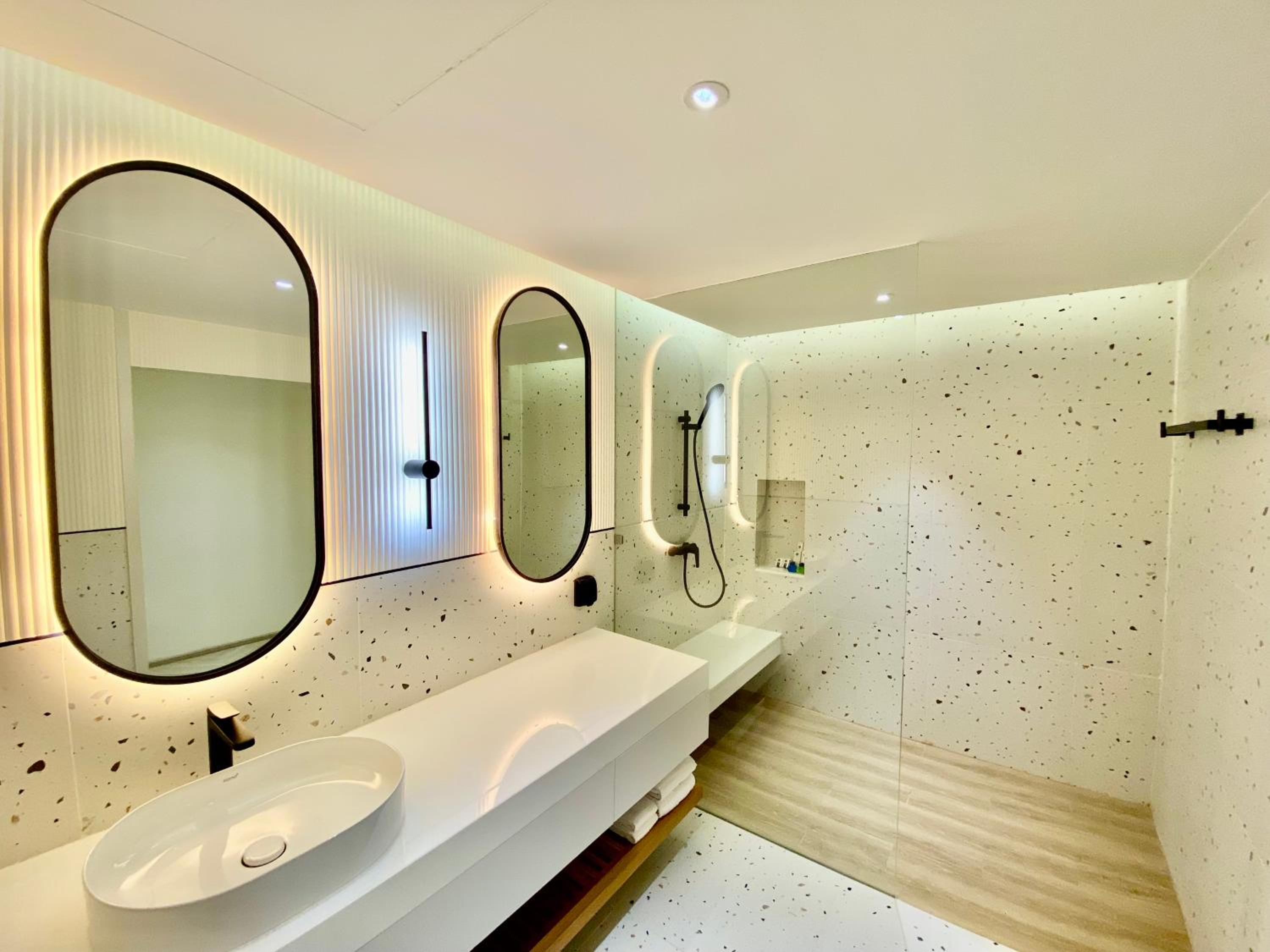 Deluxe Premier Double or Twin Room with City View
