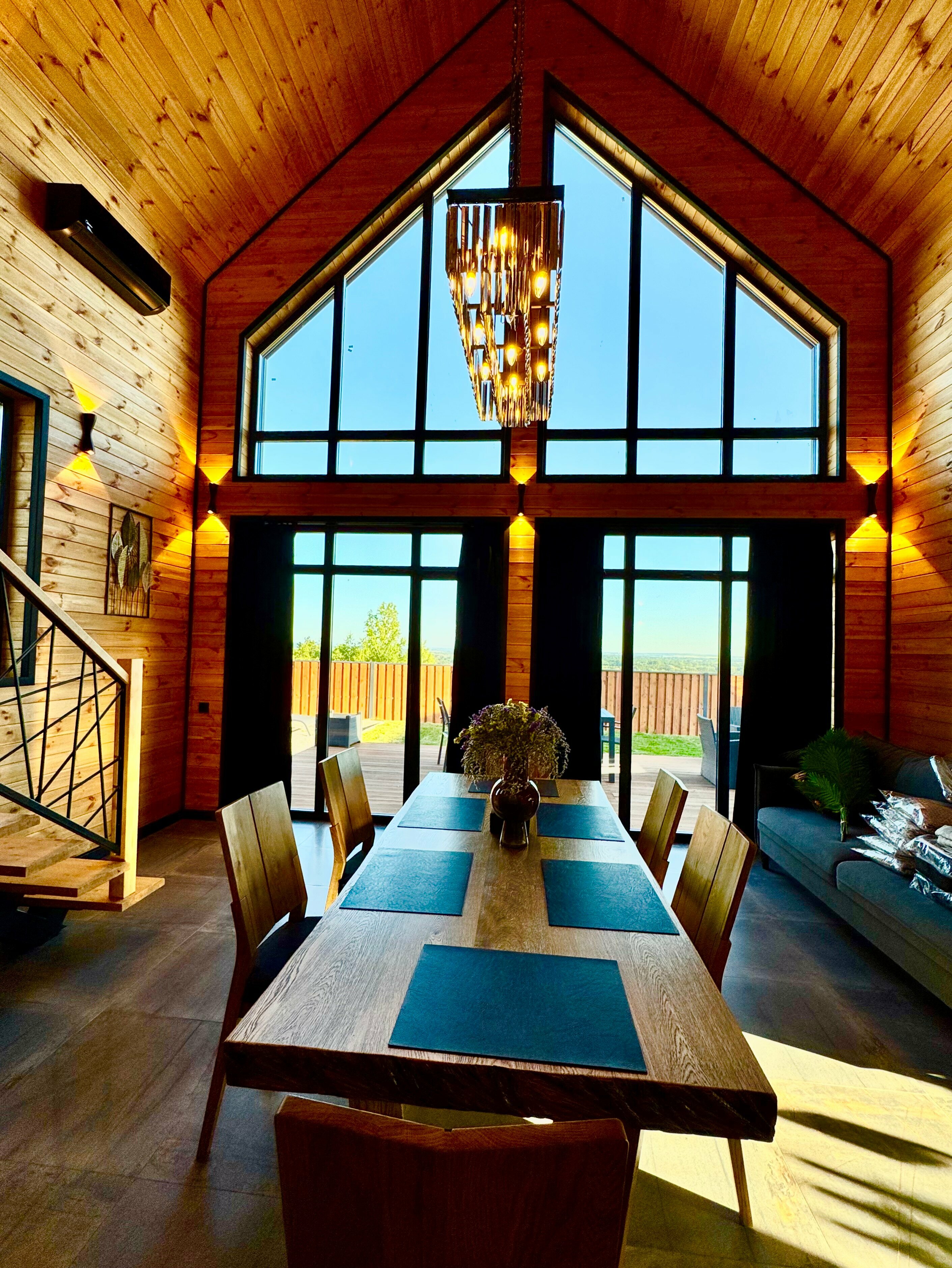 Дом с видом на озеро