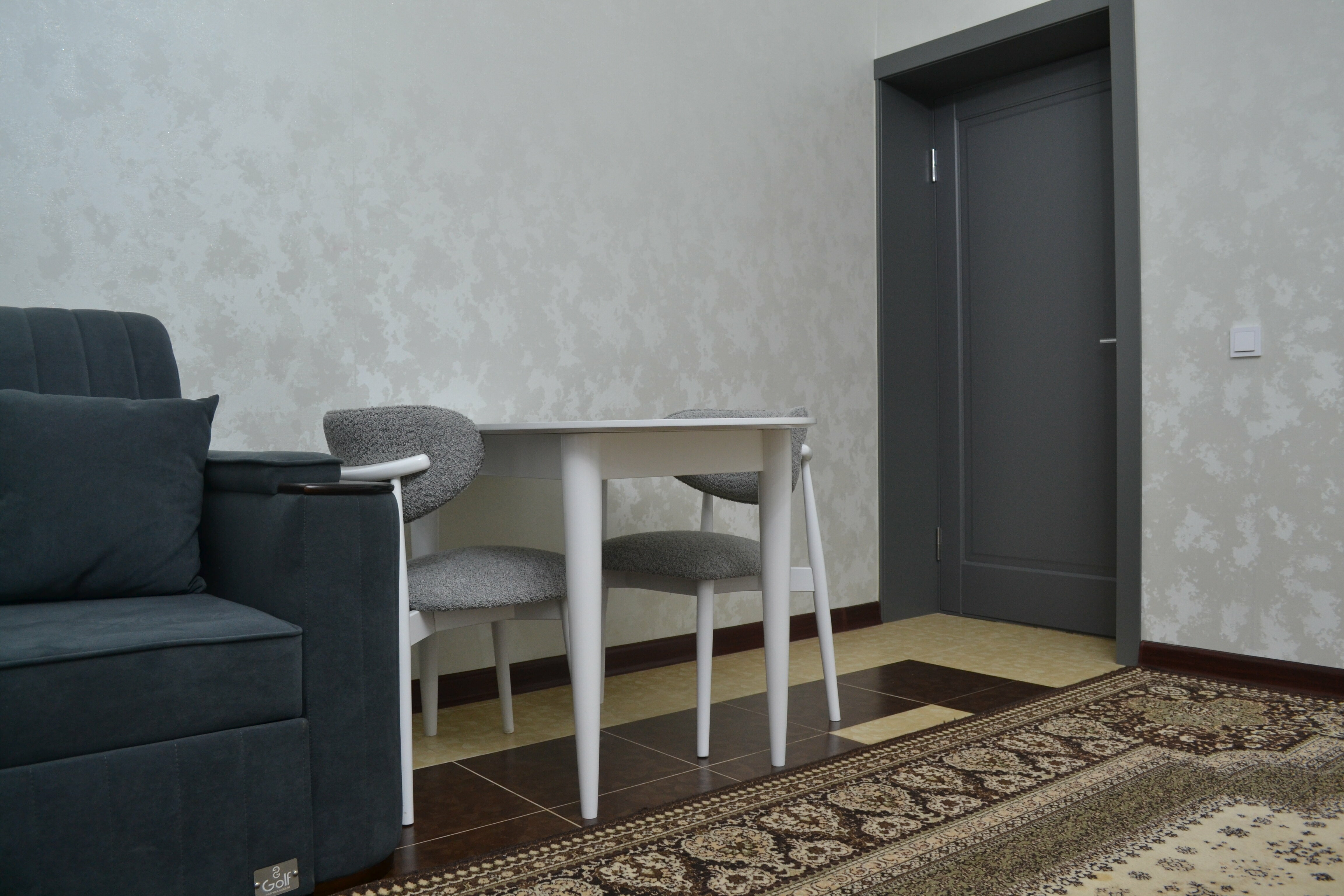 Стандартный номер с 2 односпальными кроватями и диваном