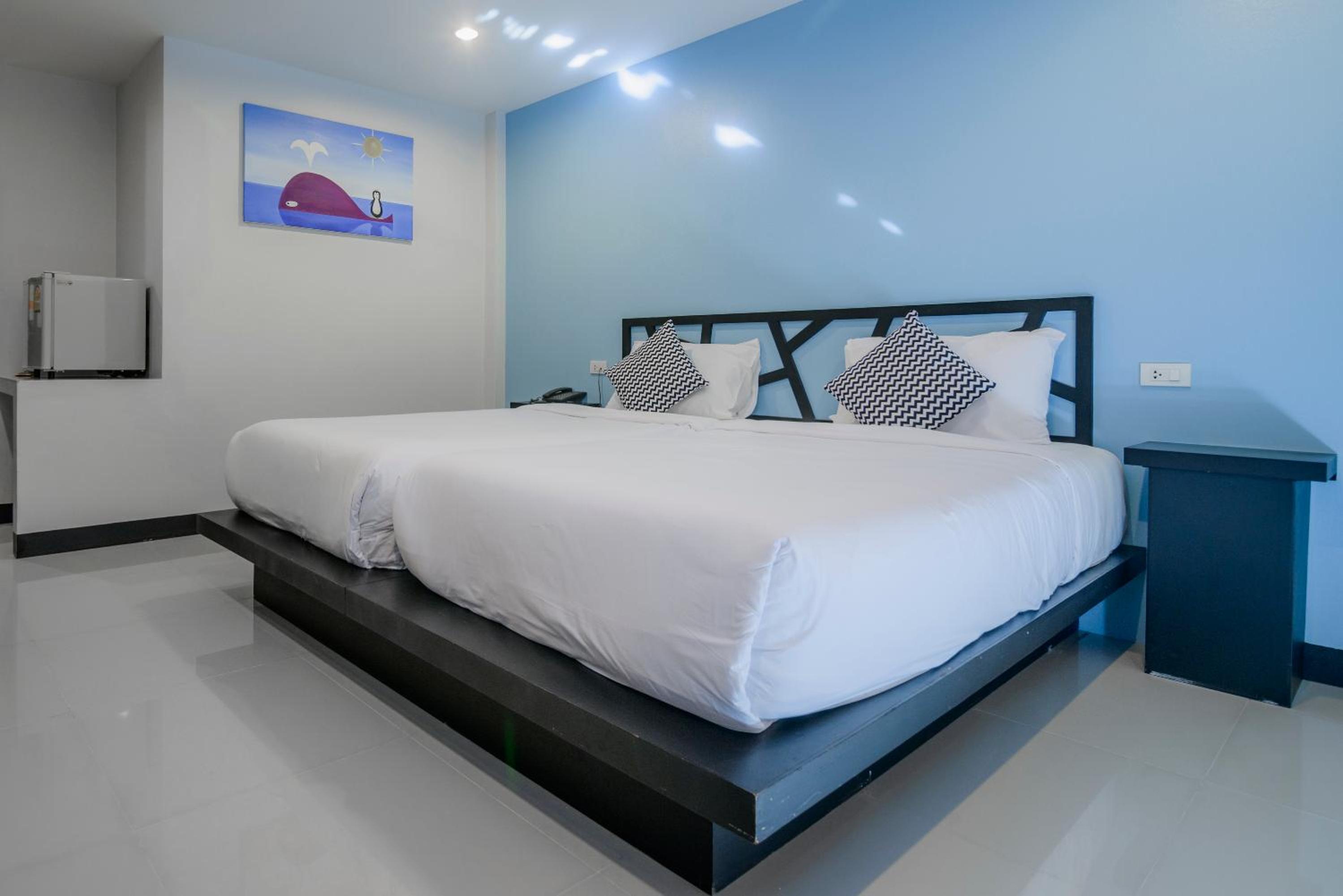 Balcony Twin Room - City View