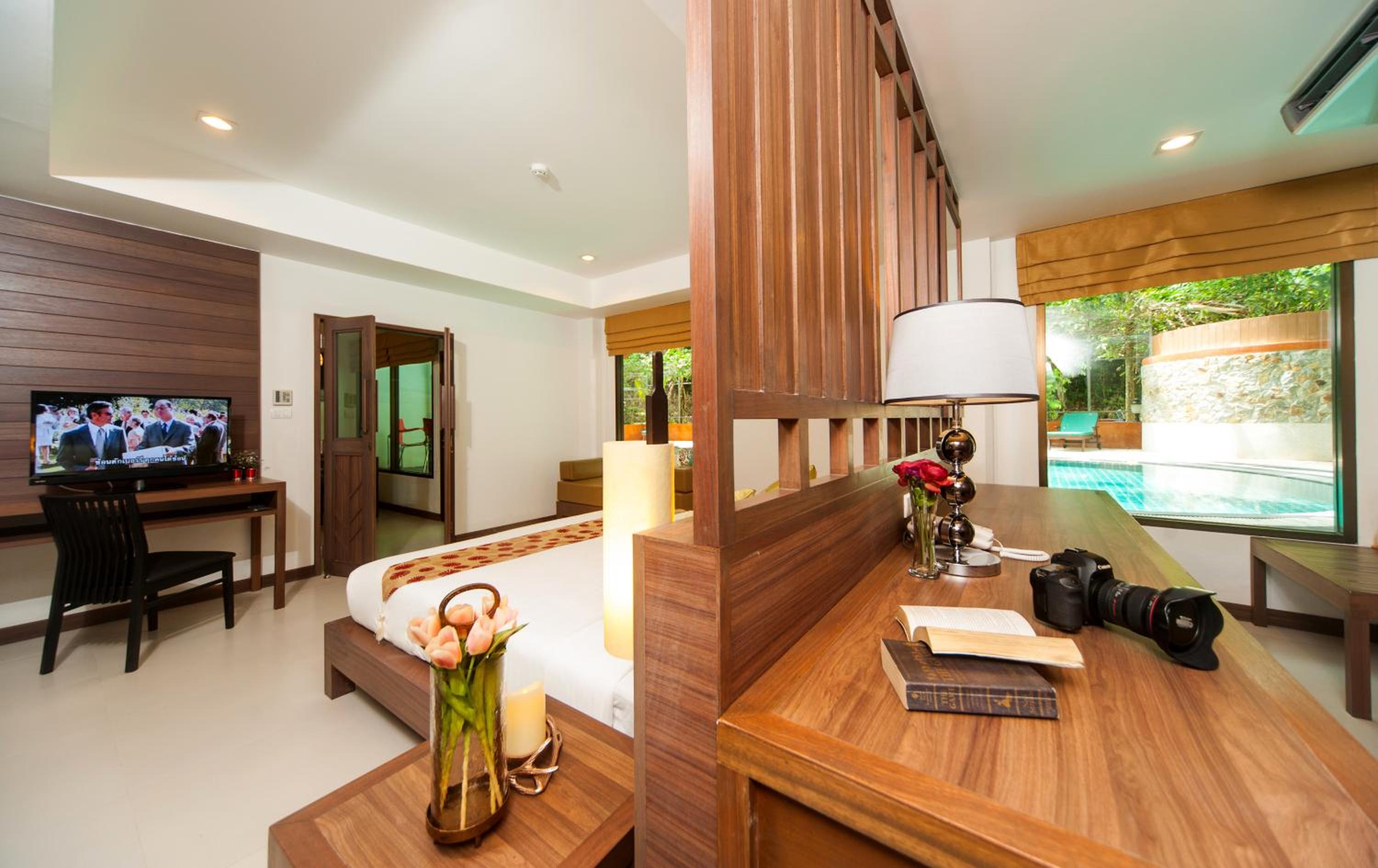 Suite with pool access