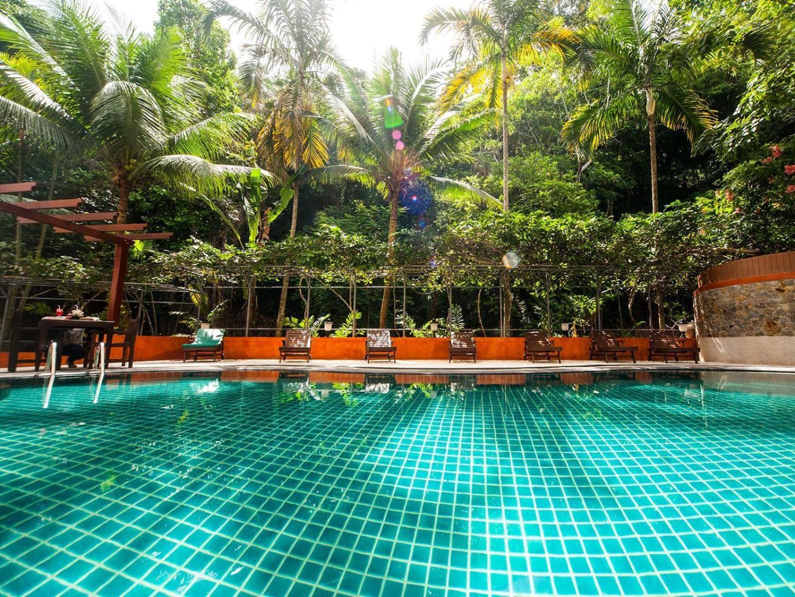 Suite with pool access