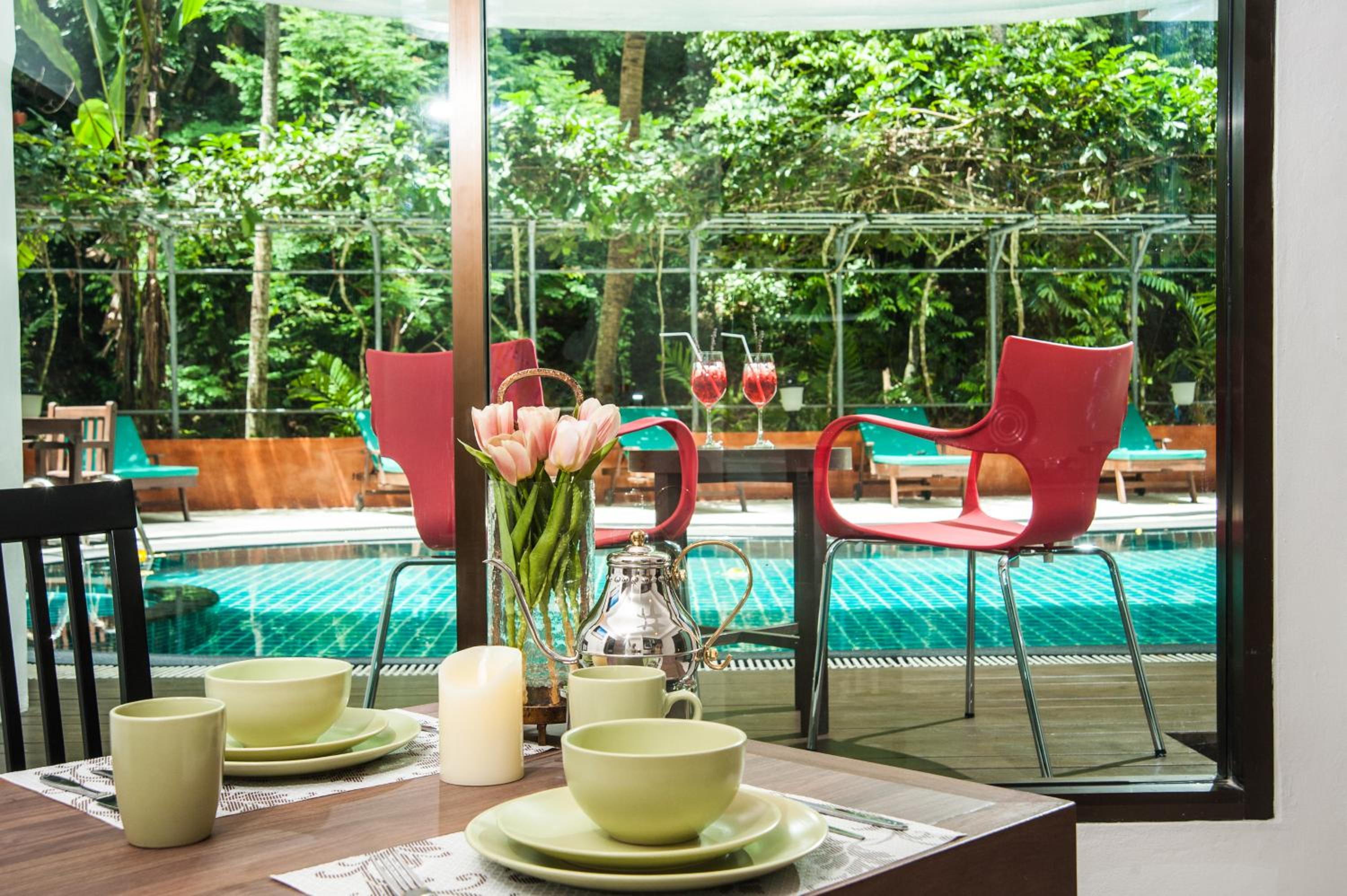 Suite with pool access