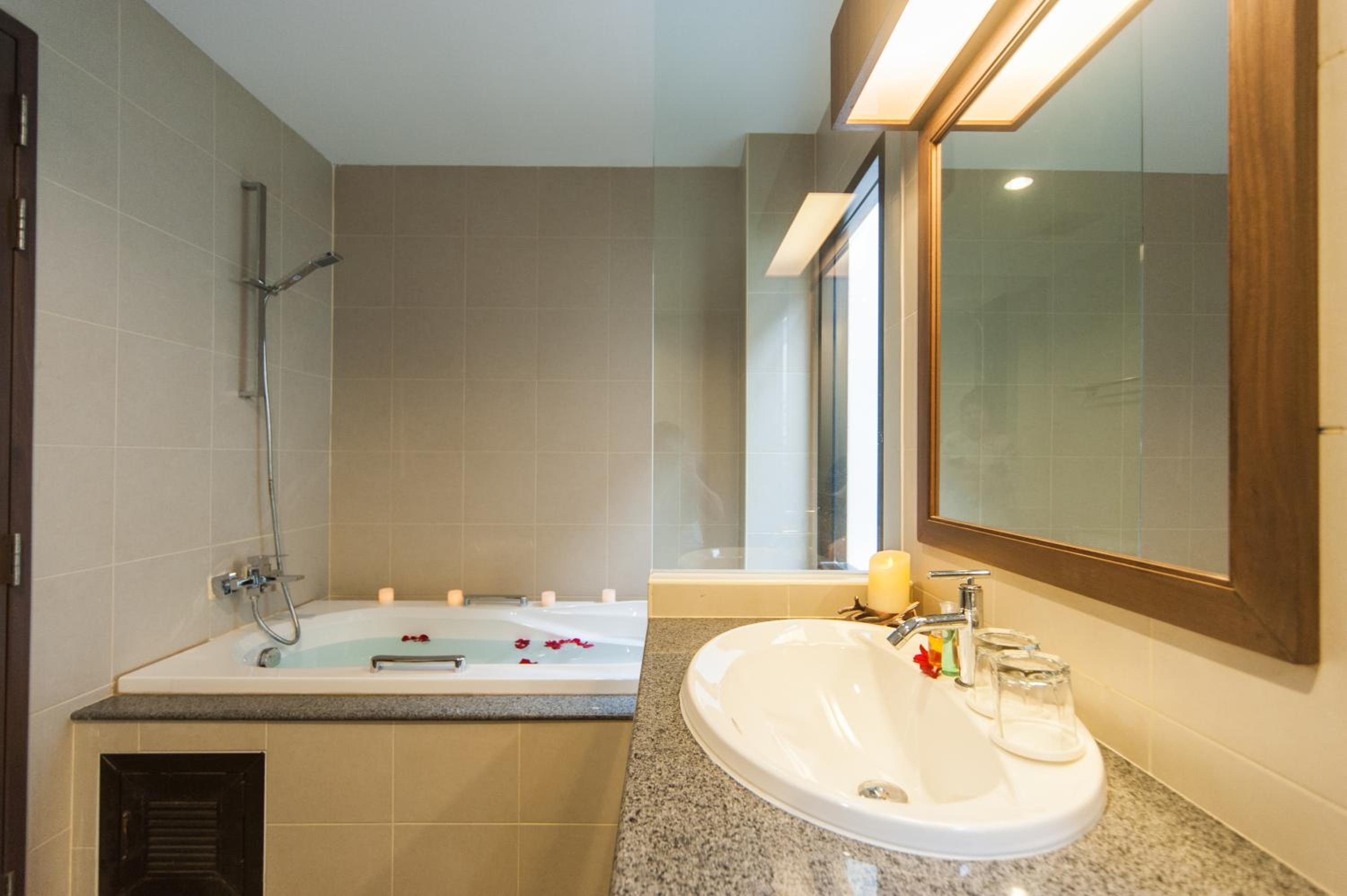 Suite with pool access