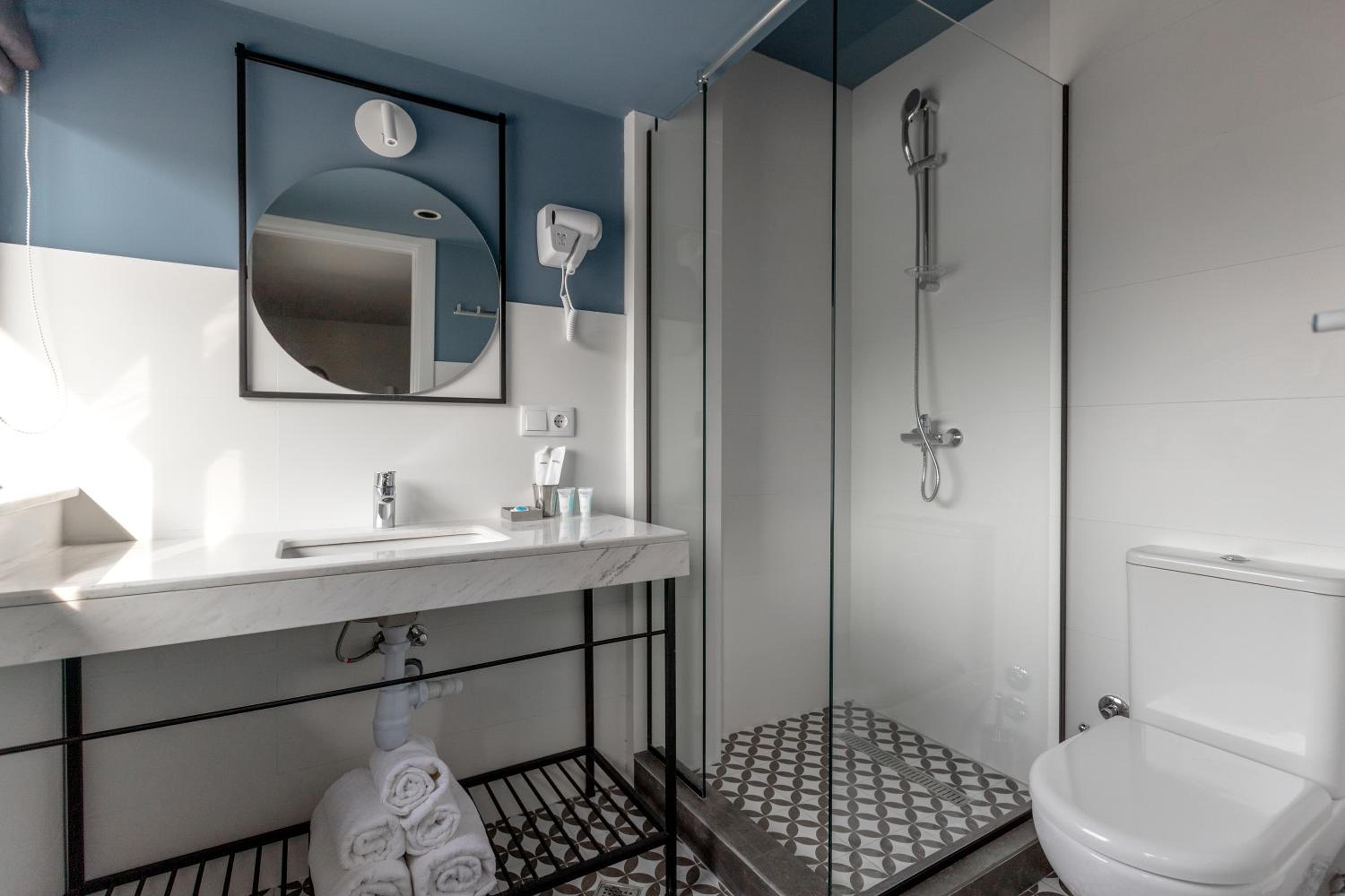 Deluxe Double or Twin Room with City View