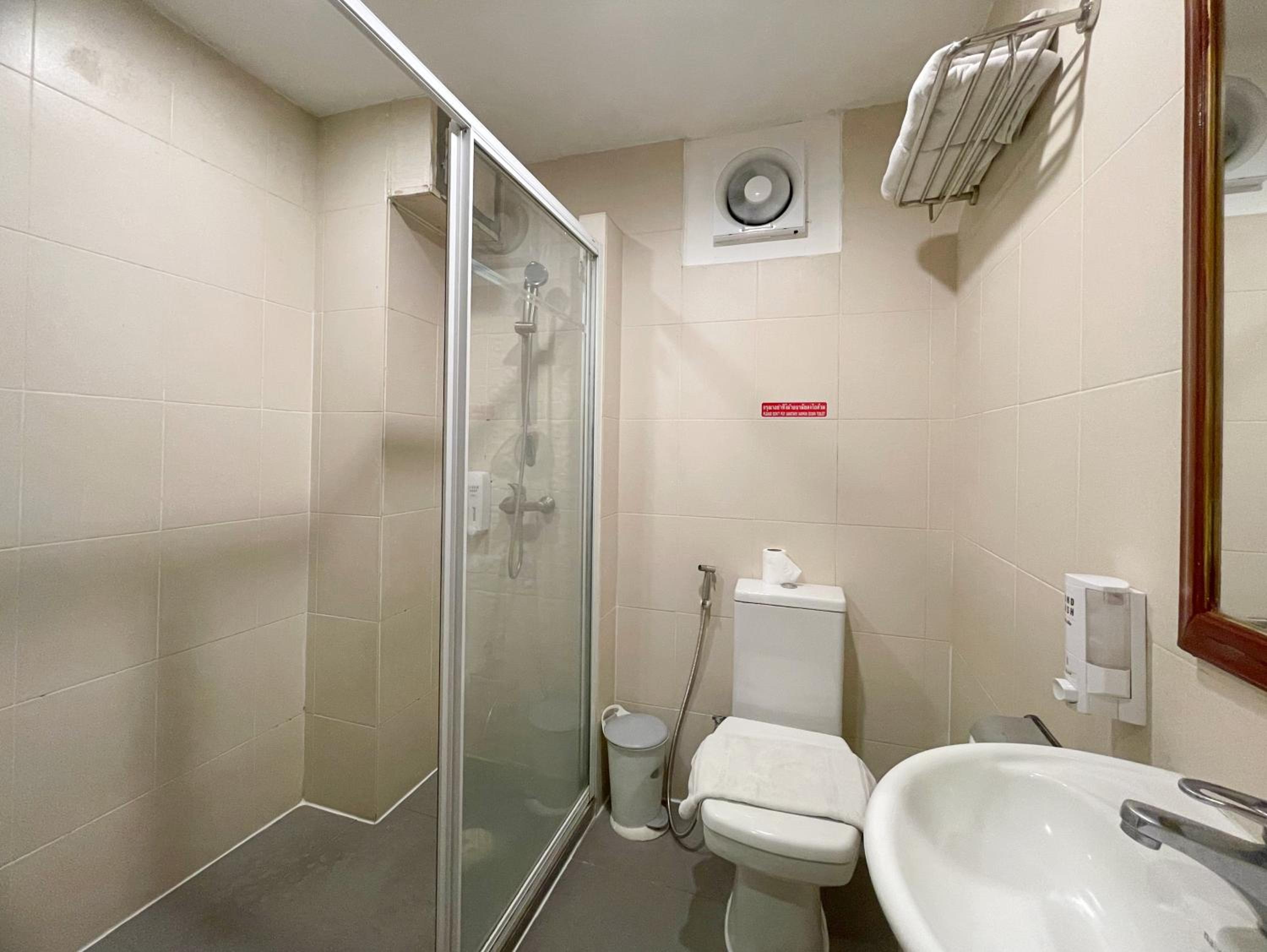 Deluxe Twin Room (No Window)