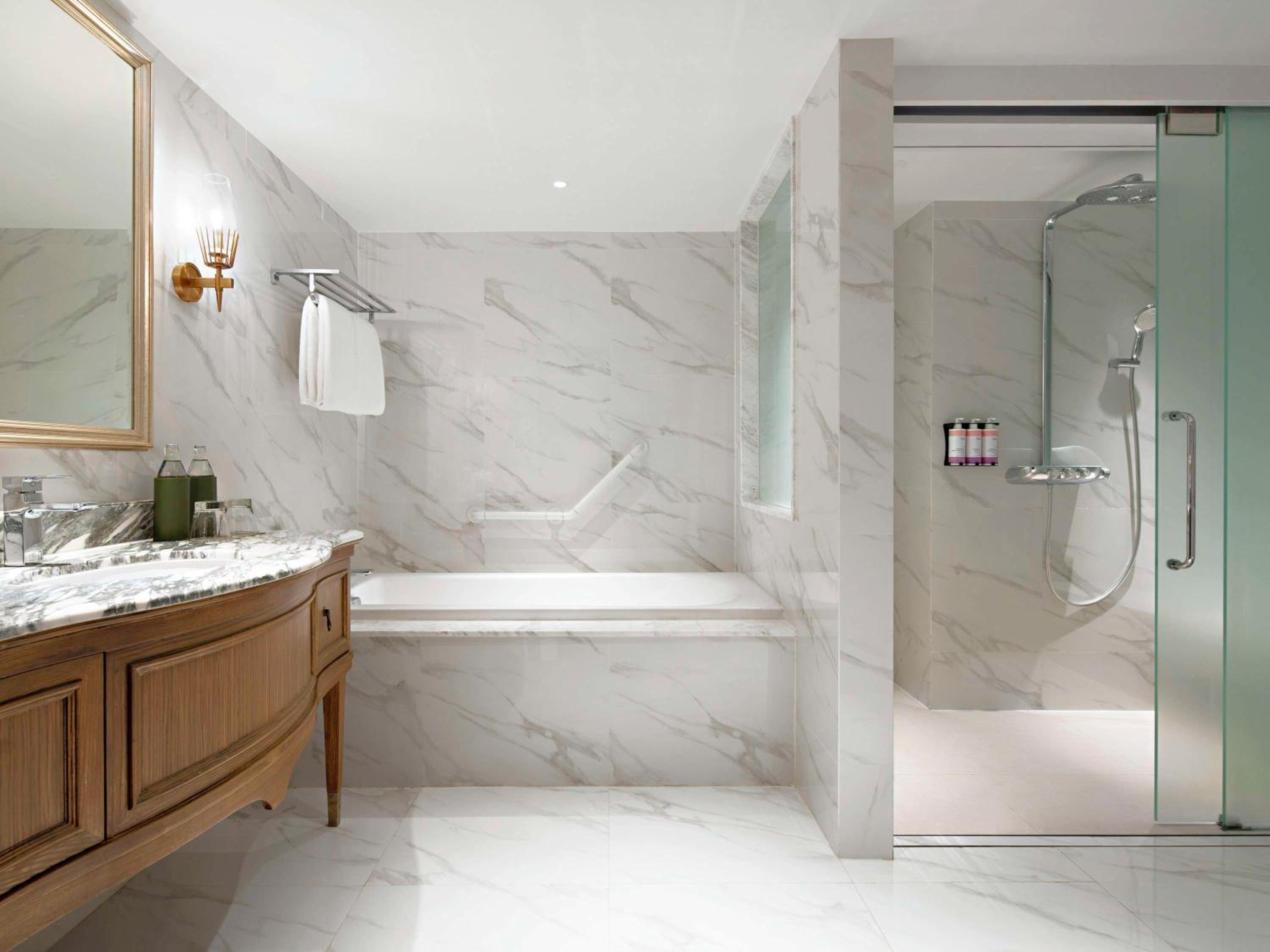 Wellness King Suite - Club Access