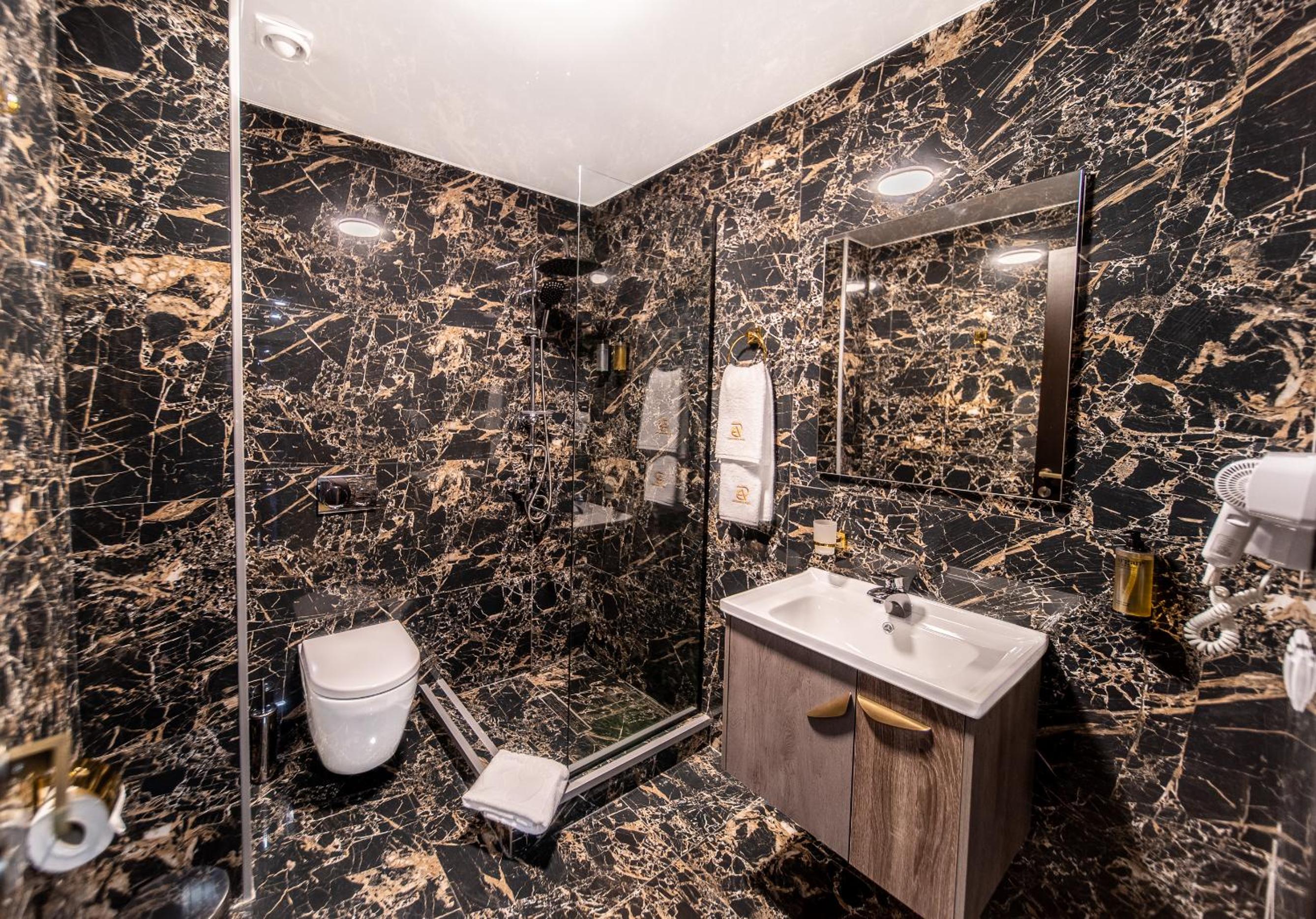 Deluxe Double or Twin Room with City View