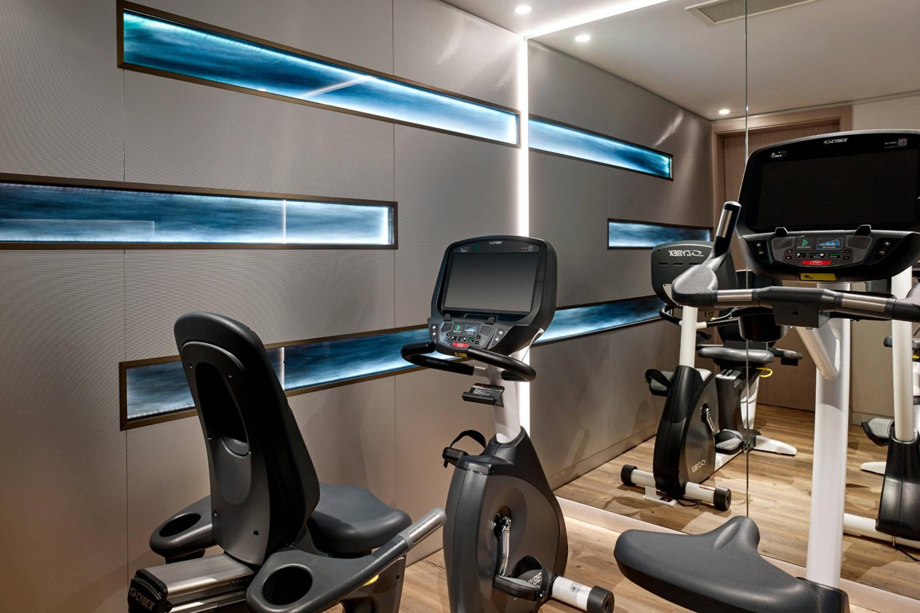 Piano One-Bedroom King Suite with Sea View and Balcony