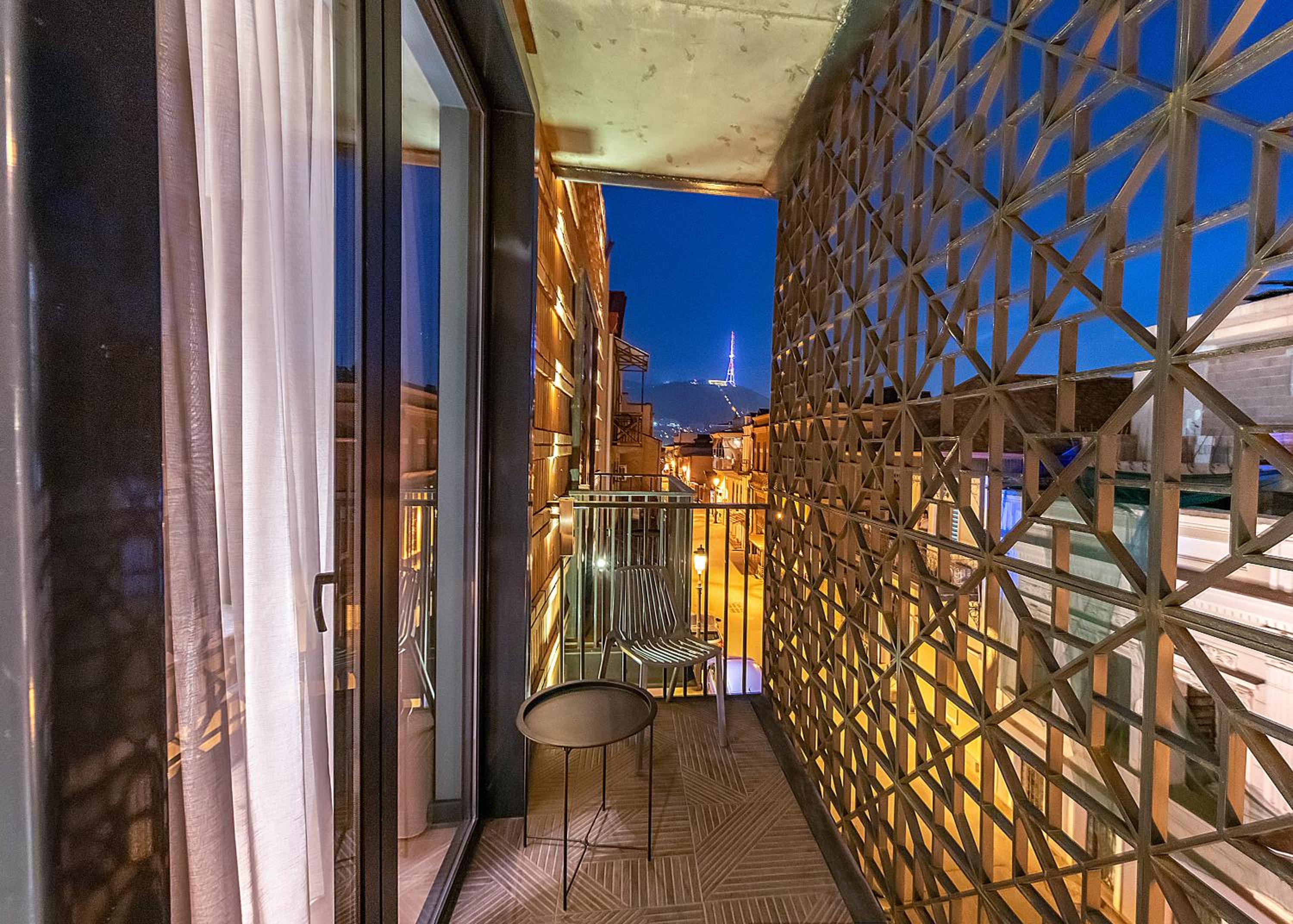 Double or Twin Room with Street View 