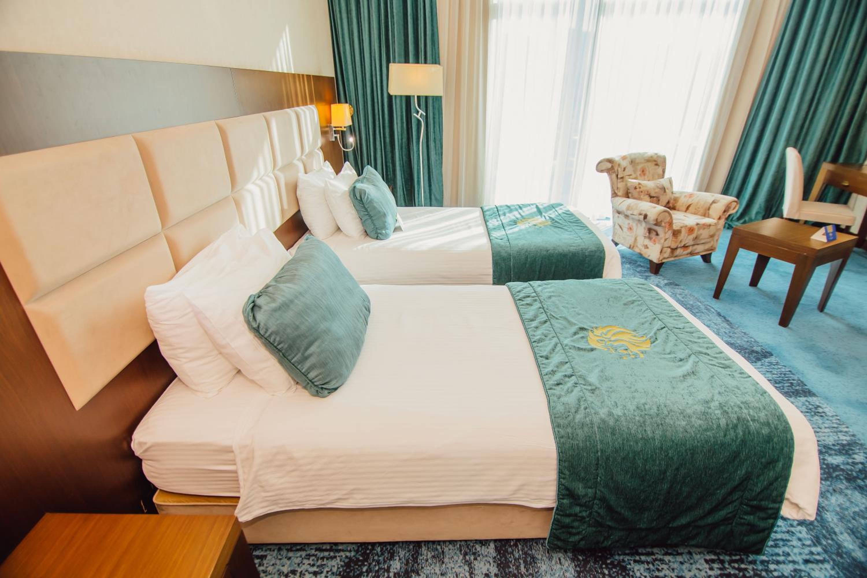 Superior Queen or Twin Room with City View