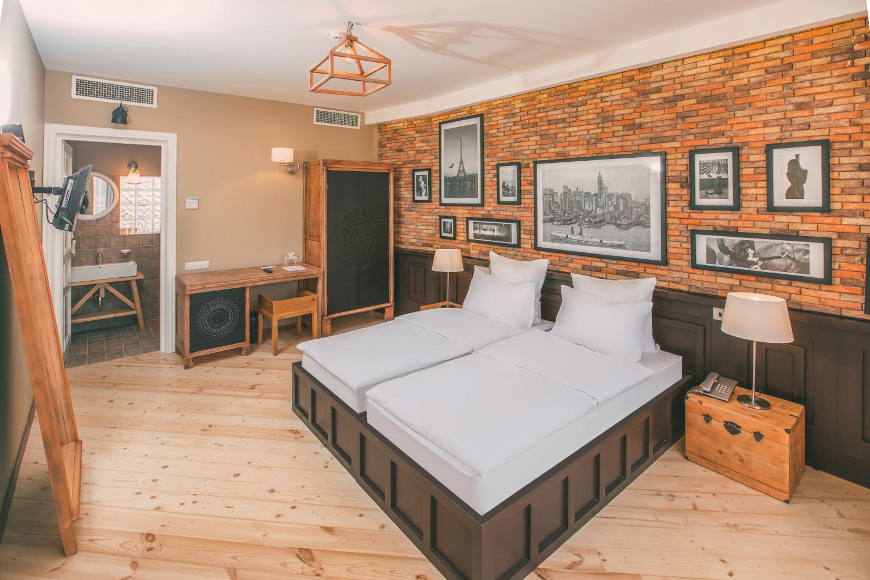 Deluxe Double or Twin Room