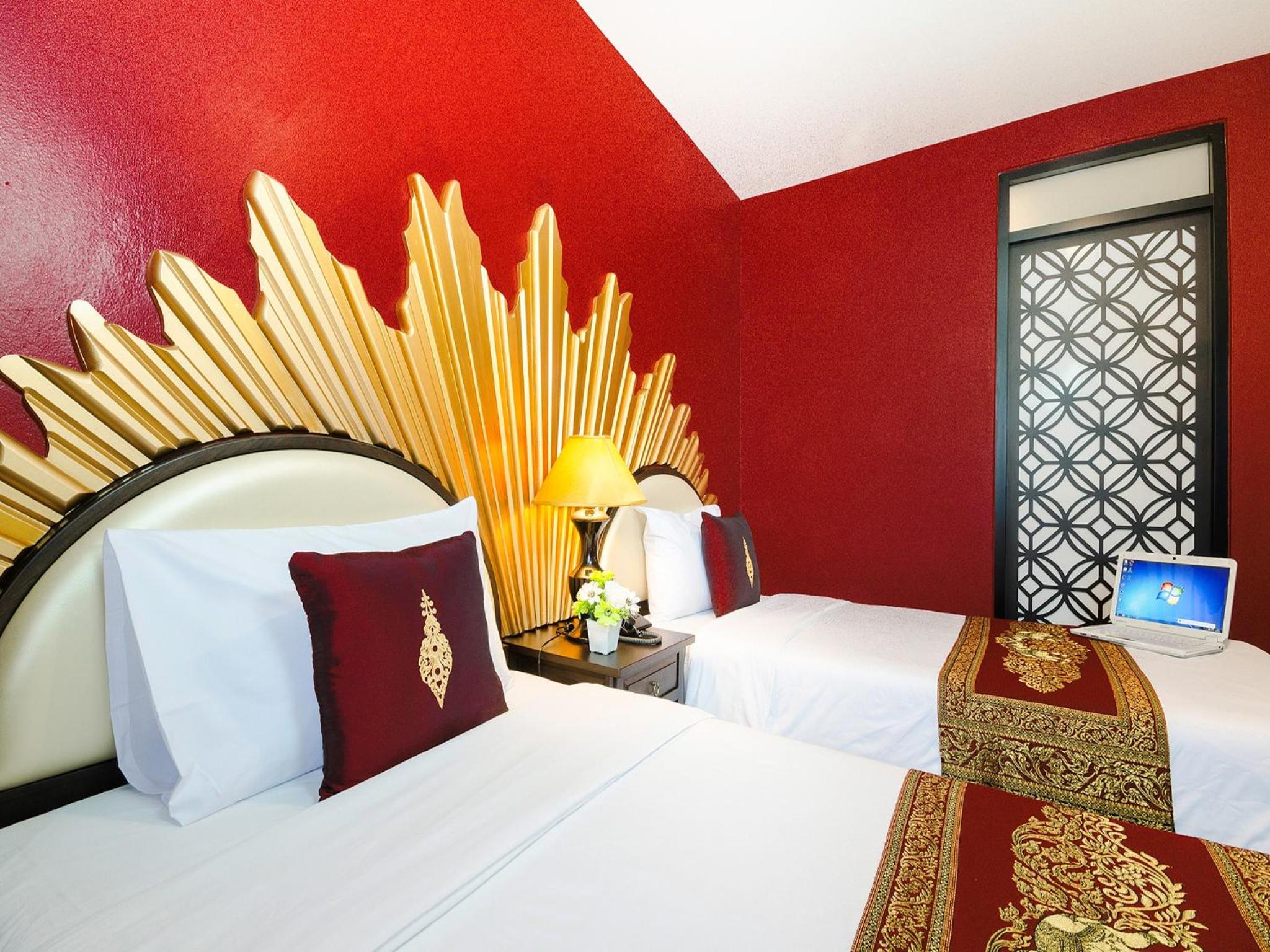 Scarlet Twin Room