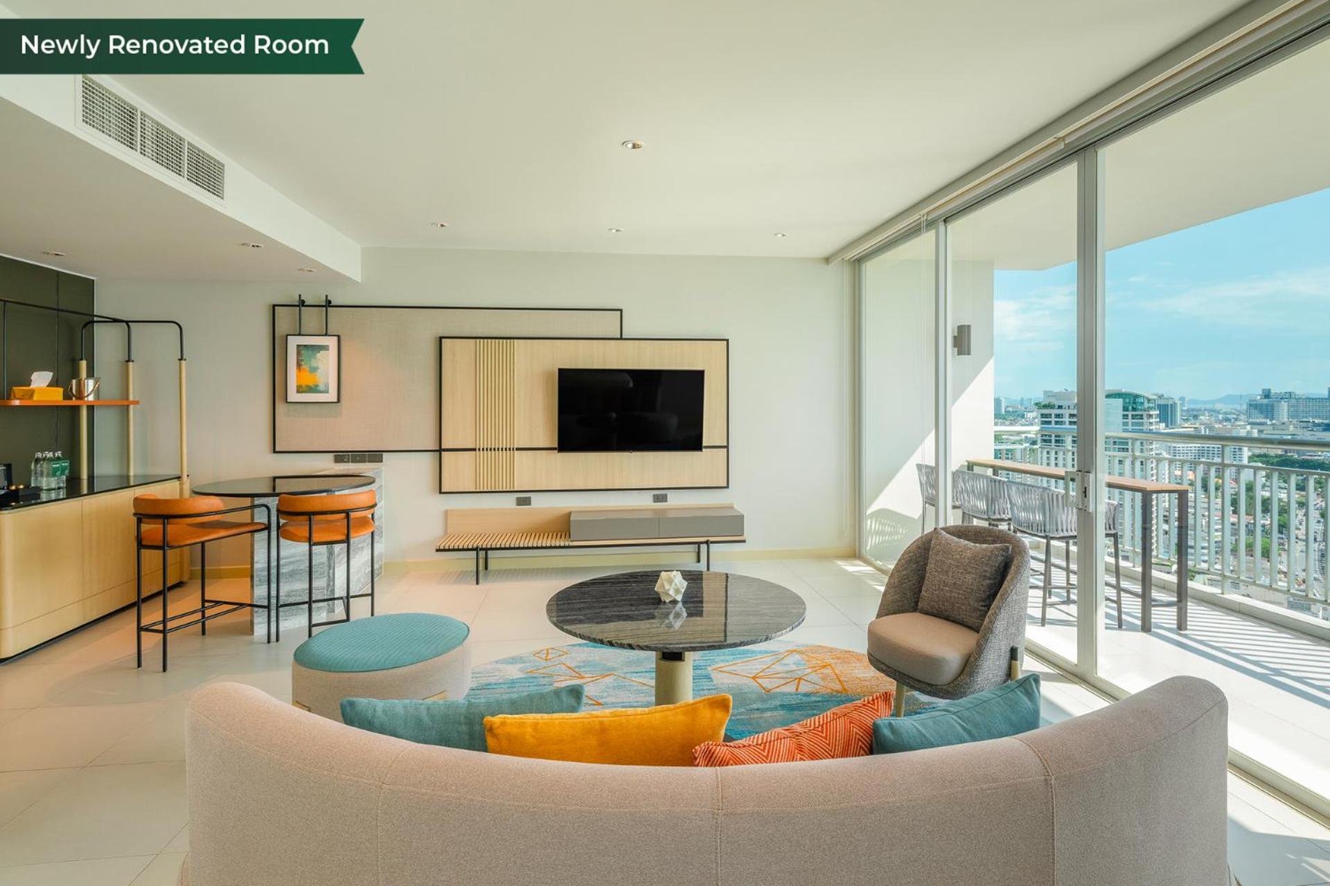One-Bedroom King Suite with Panoramic View - Bay Tower