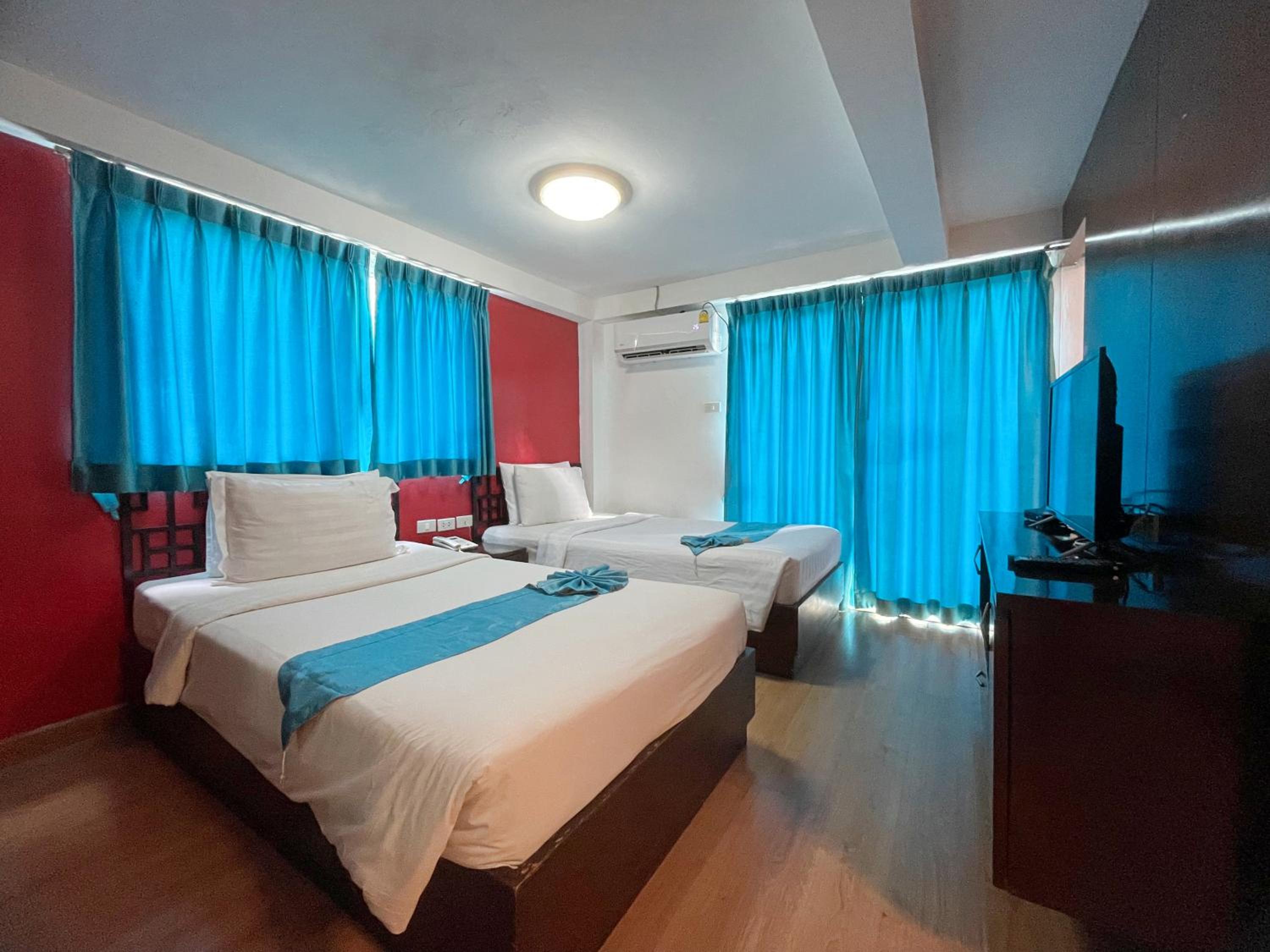 Deluxe Twin Room with Balcony