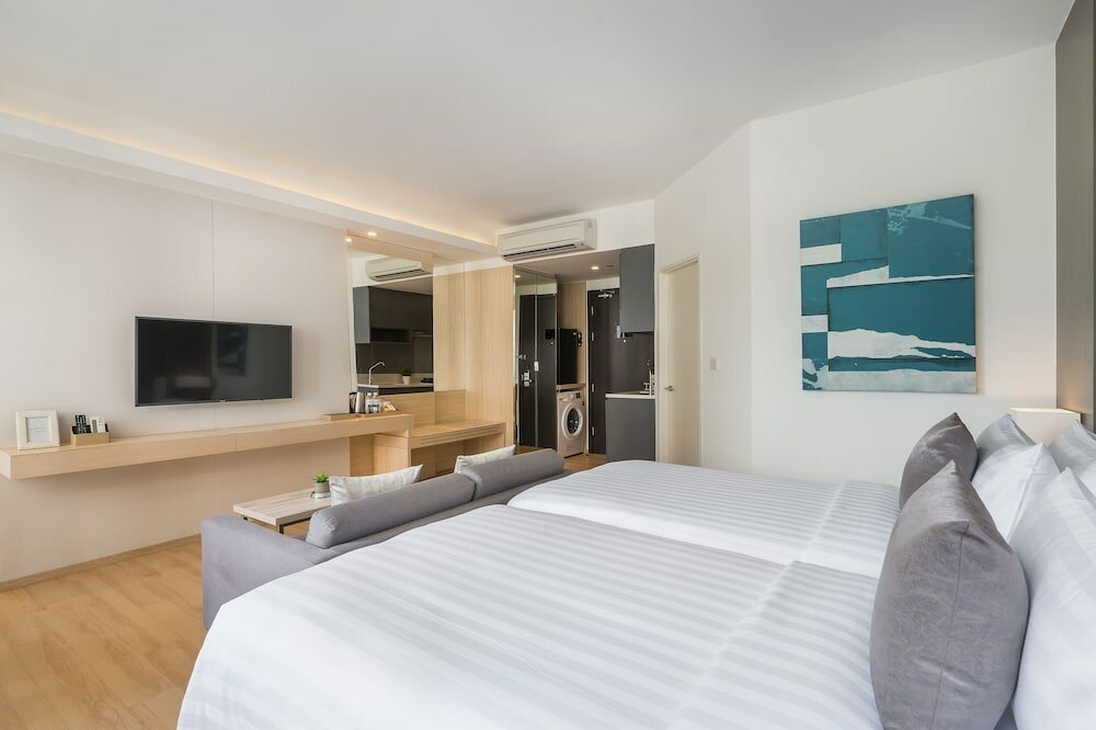 Deluxe Pool View Room (Twin)