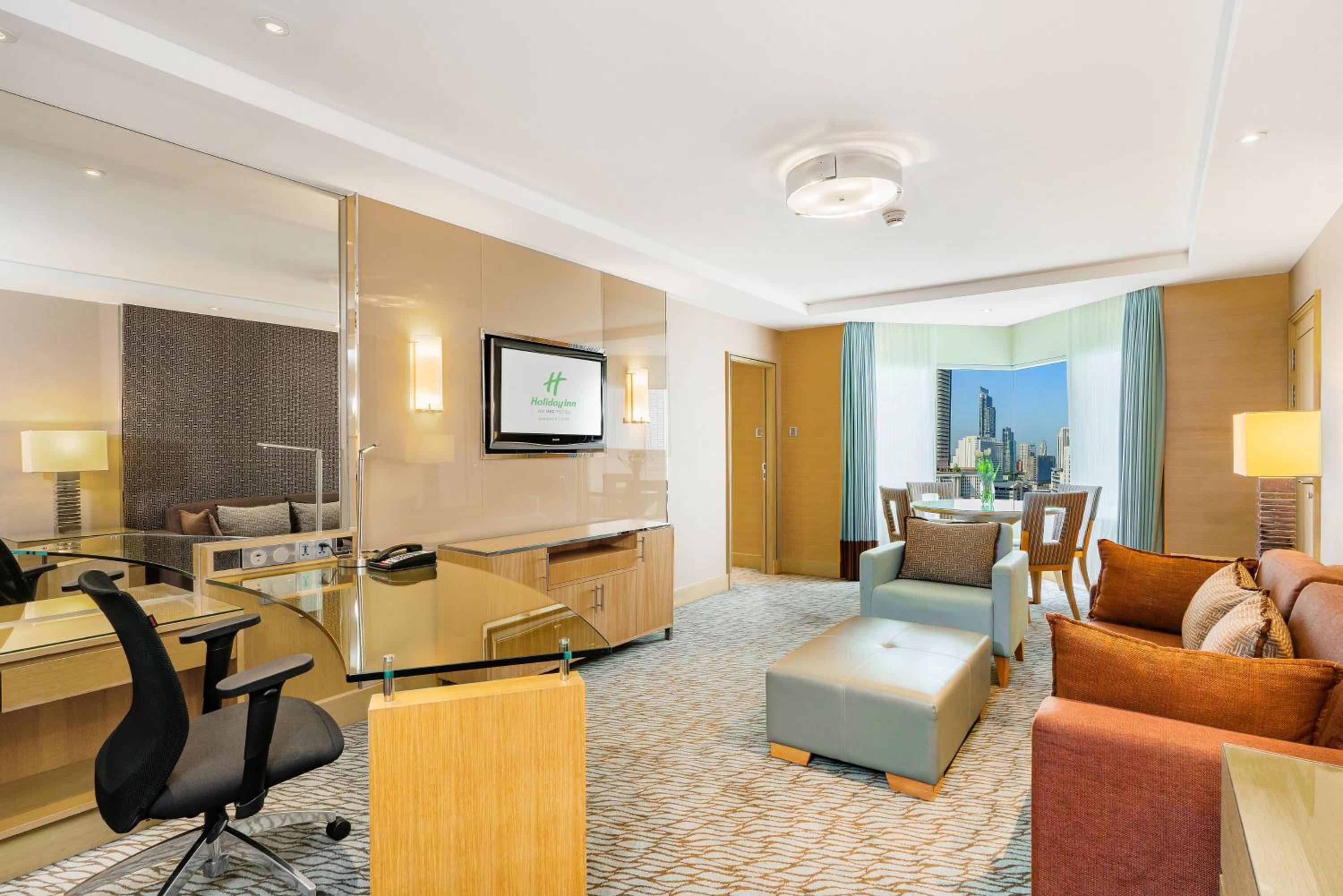 One-Bedroom Premium King Suite with City View
