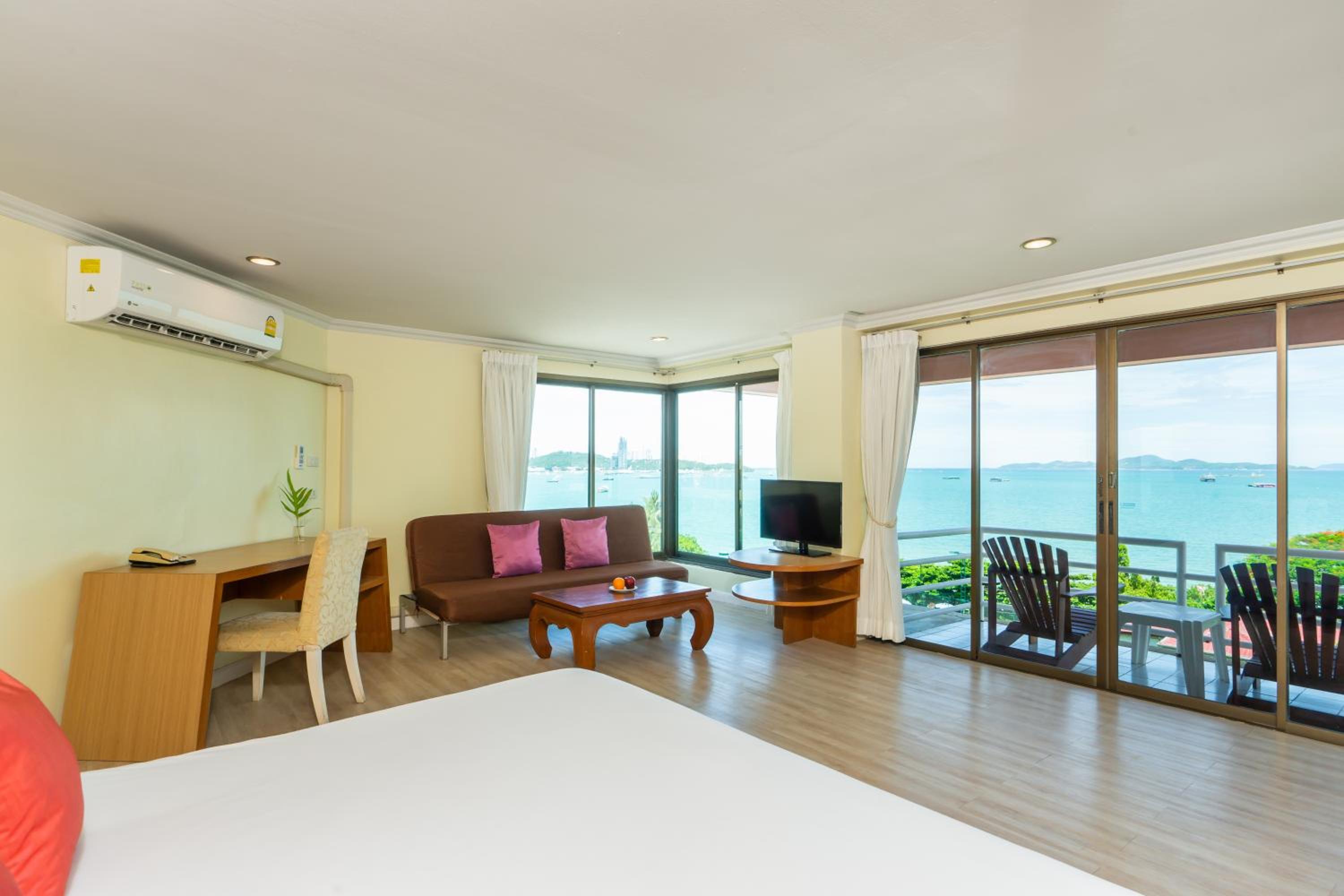 Deluxe Room with Sea View