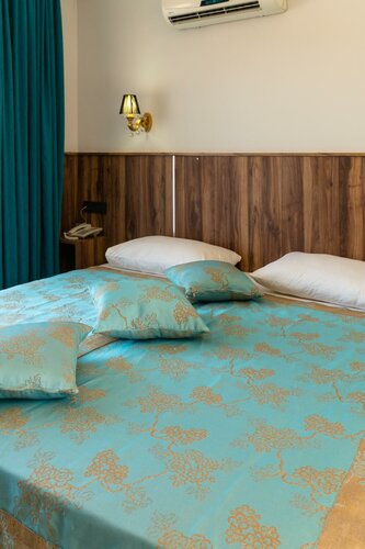Standard Double Room в Elijah Hotel
