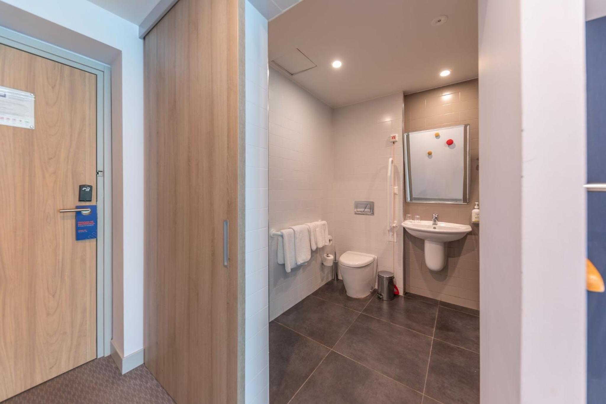 Standard Double Room with Free Breakfast - Accessible