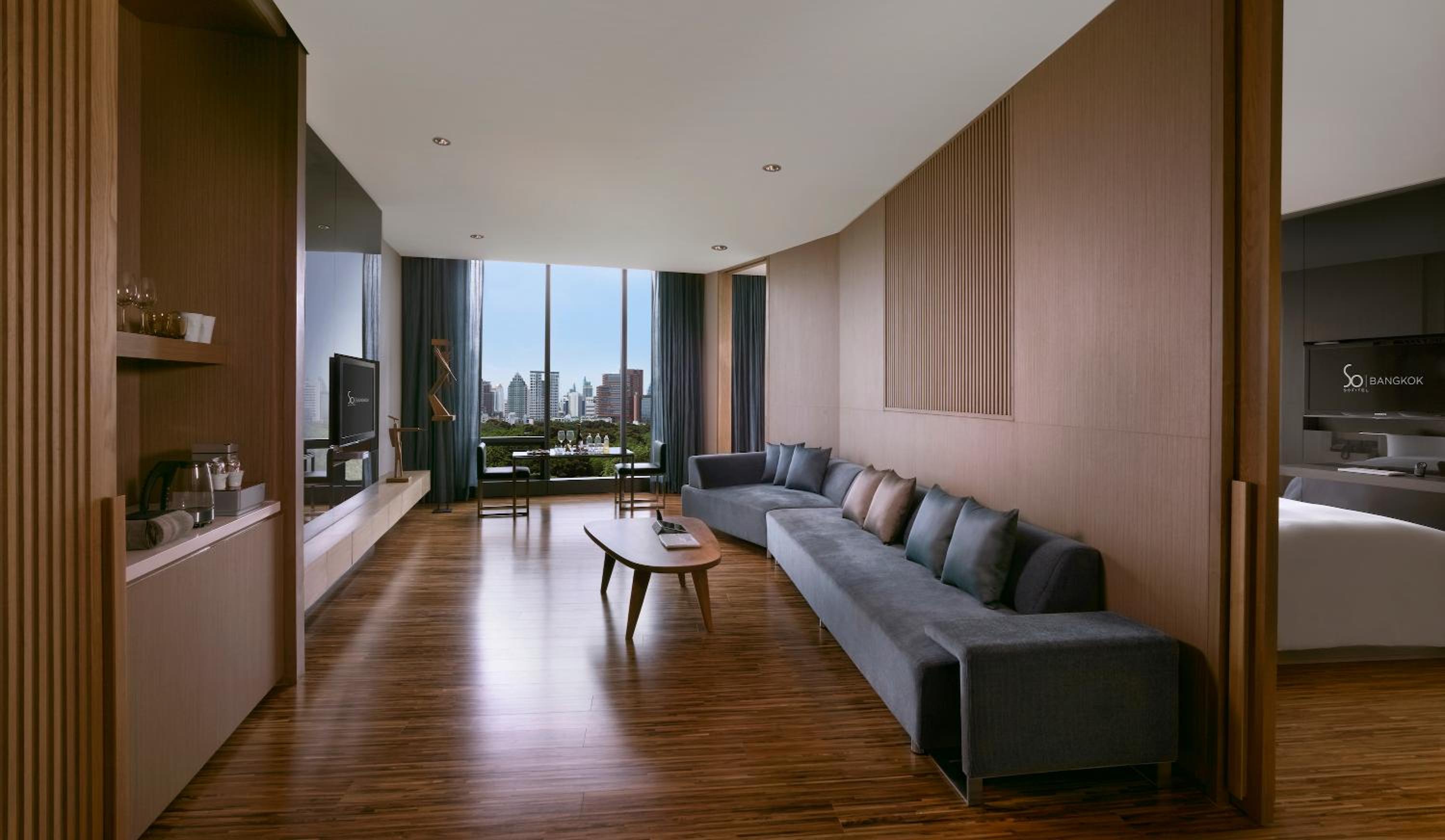 SO Lofty King Suite with Panoramic Park or City View