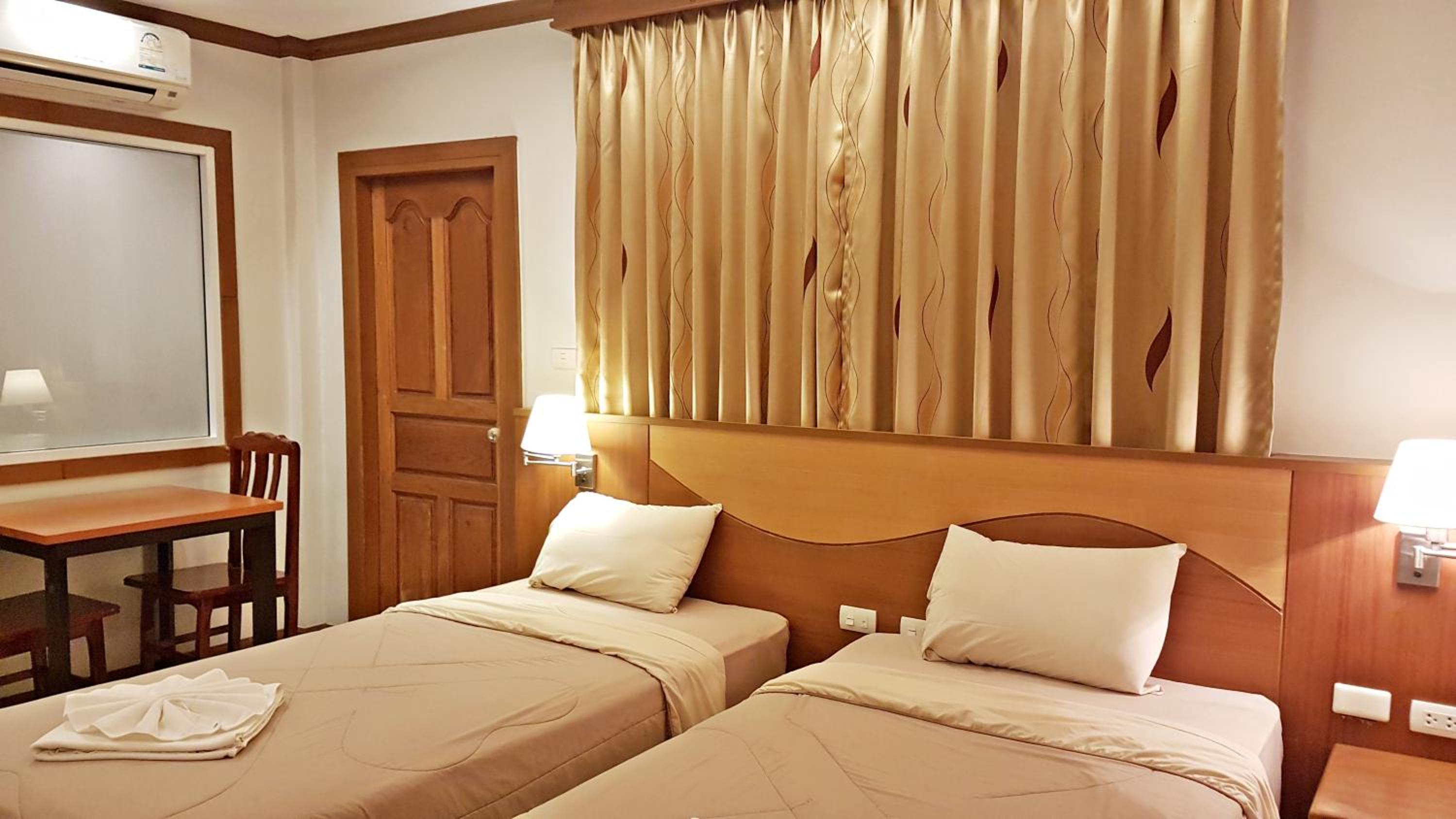 Deluxe Twin Room with Kitchenette