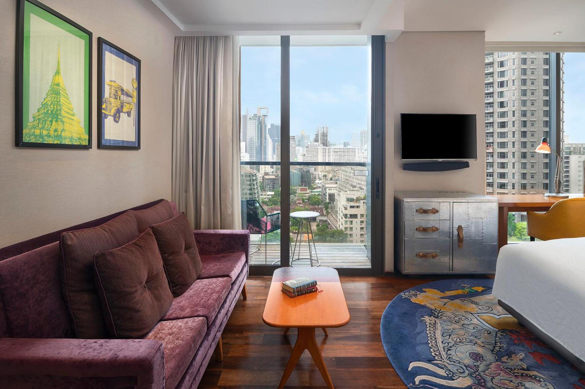 1 King Standard High Floor Balcony