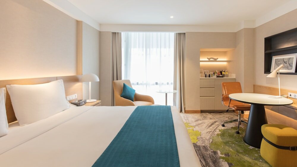 Premium Room, 1 King Bed, Accessible, Club Lounge Access