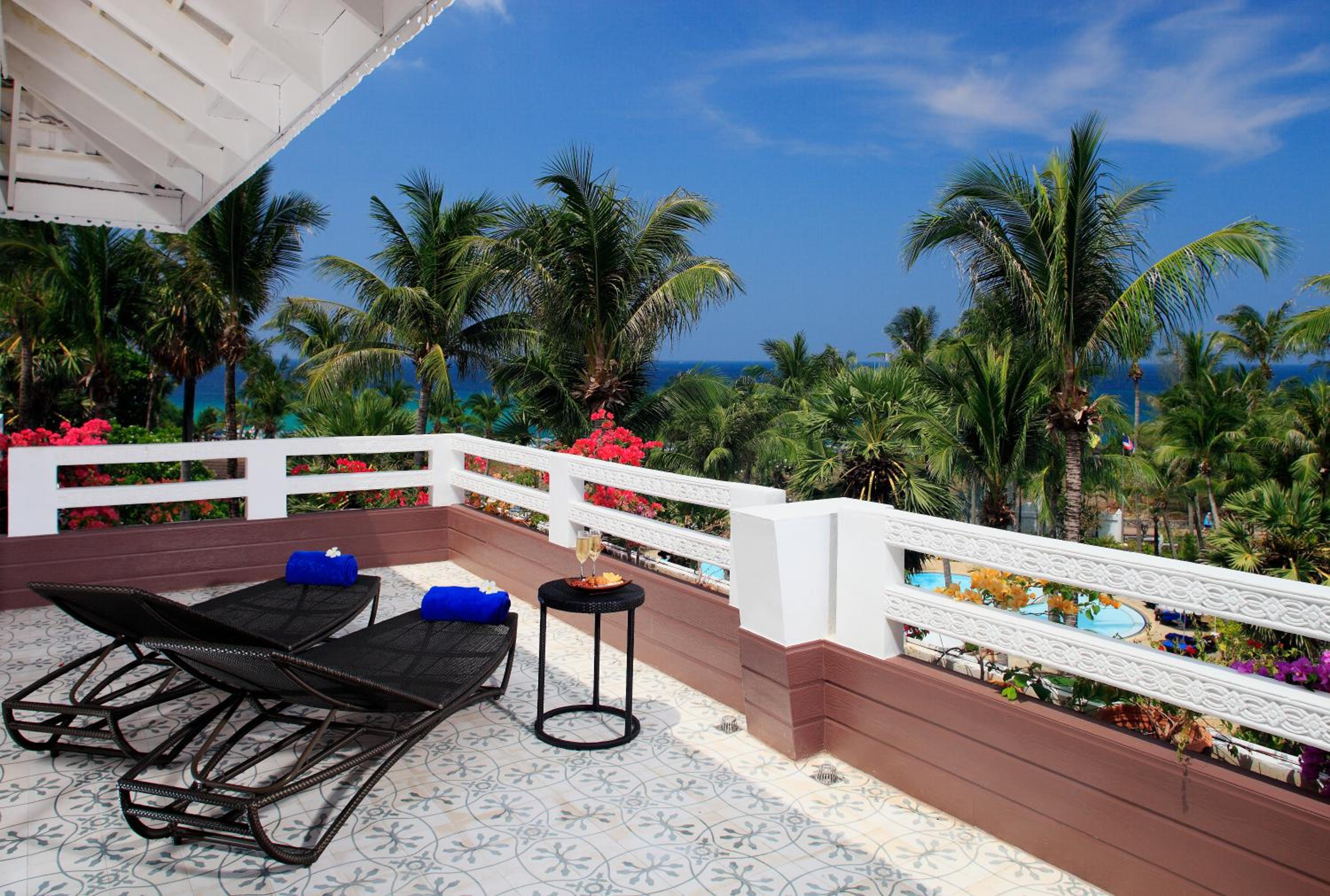 Seaview Three Bedroom Suite with Bathtub