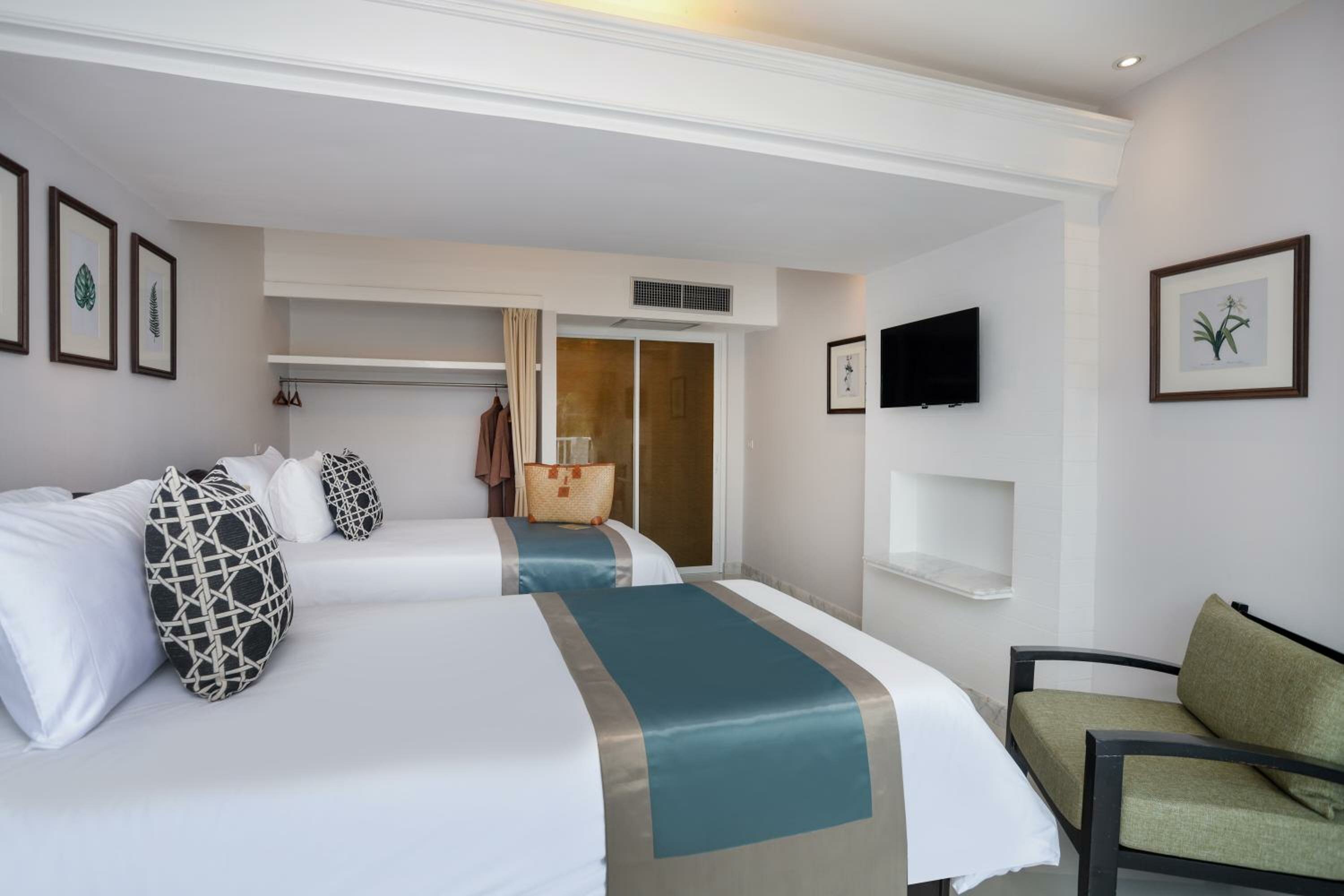 Seaview Three Bedroom Suite with Bathtub