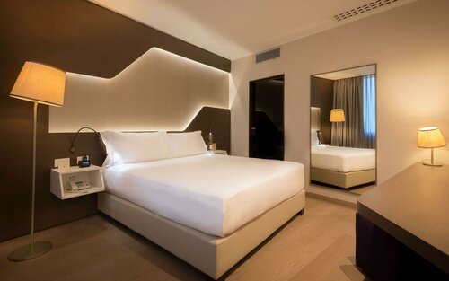 One-Bedroom King Suite в DoubleTree by Hilton Hotel Yerevan City Centre