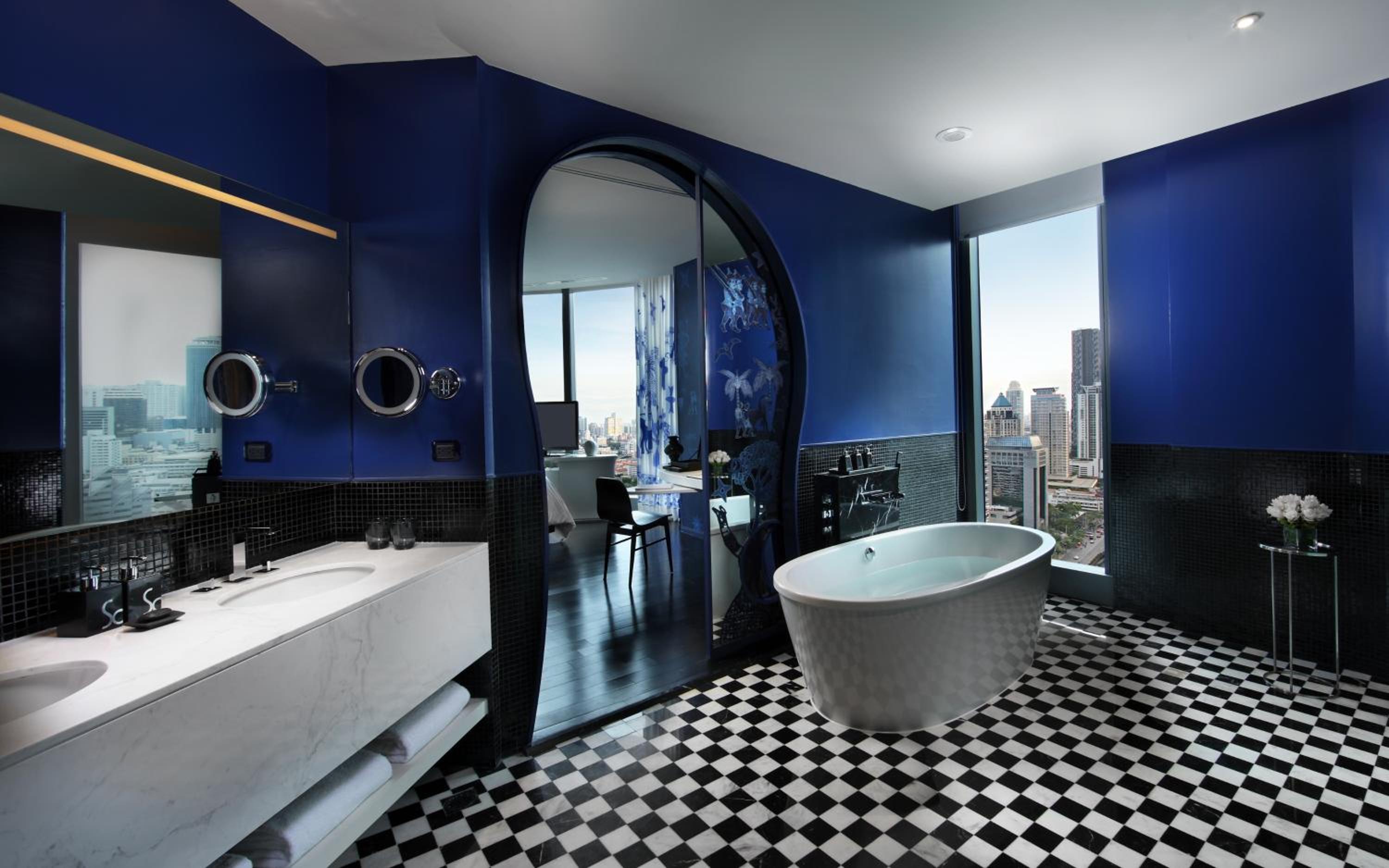 SO King Studio Room with Skyline City View and Club Signature Benefits