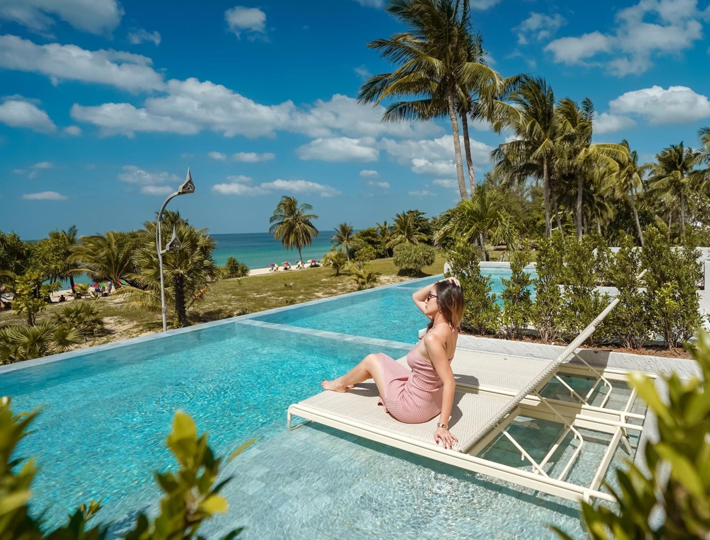 Seaview Infinity Pool 2-Bedroom Duplex Suite