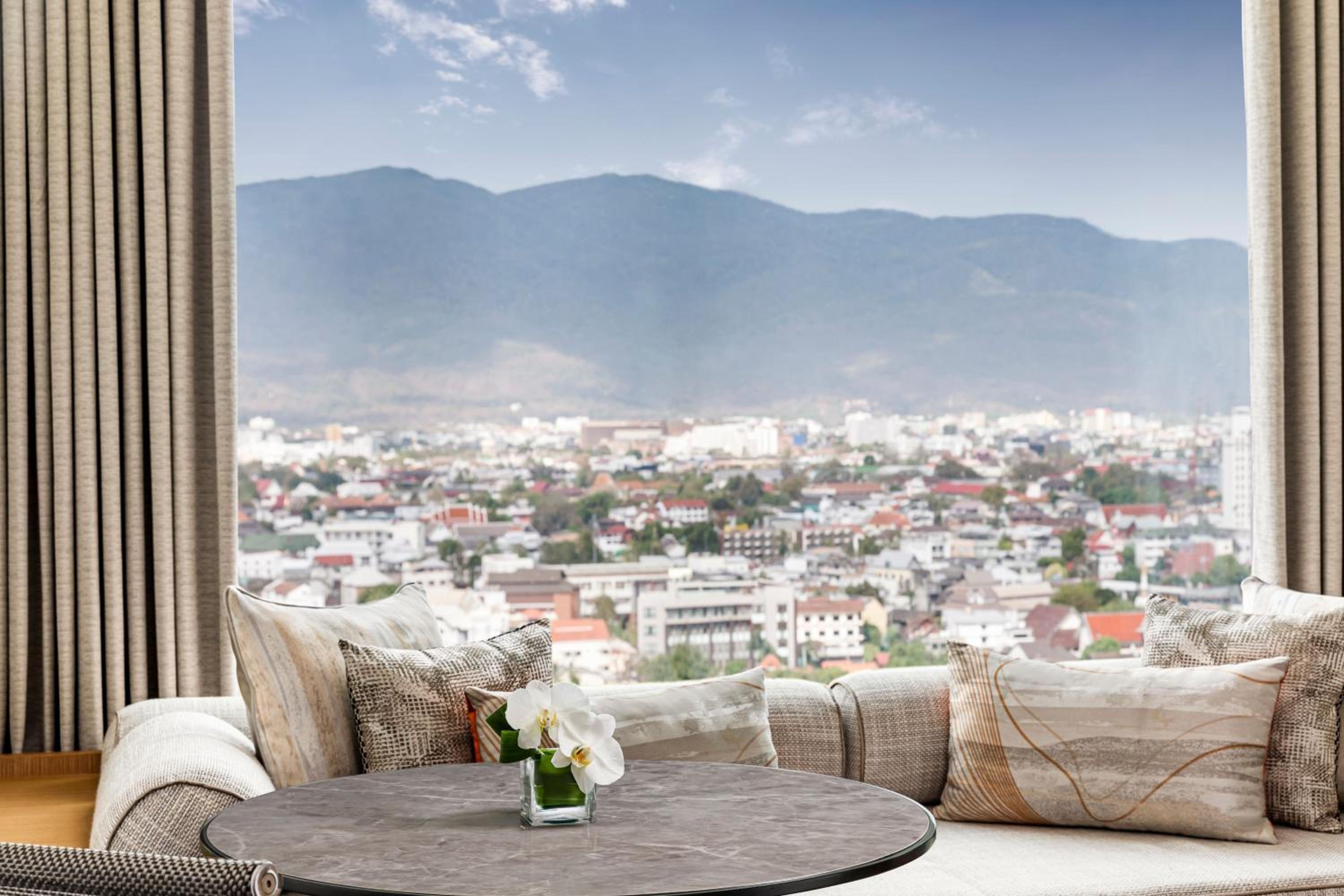 Deluxe Room (K), Guest room, 1 King, Sofa bed