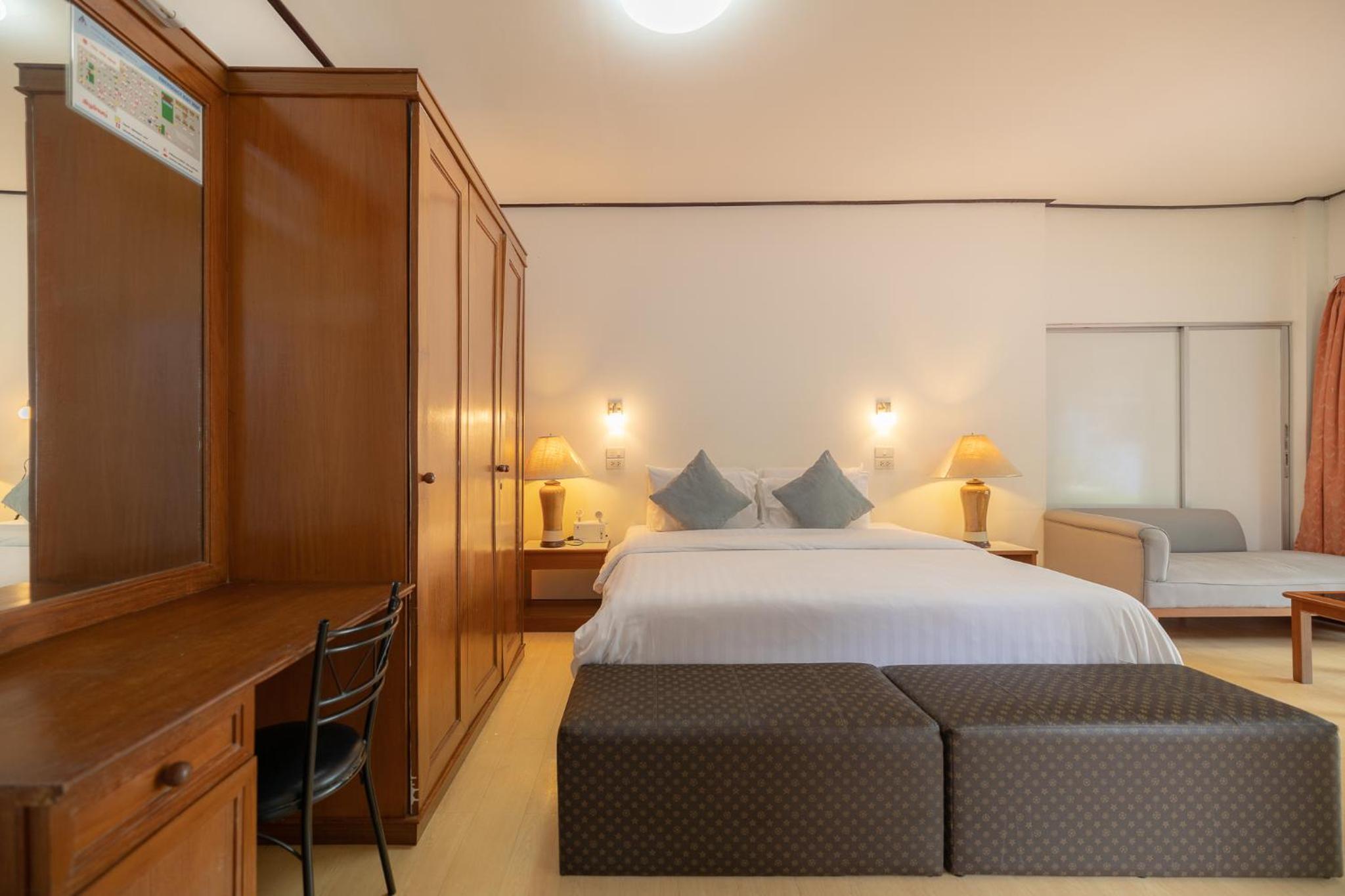 Bungalow with Garden View