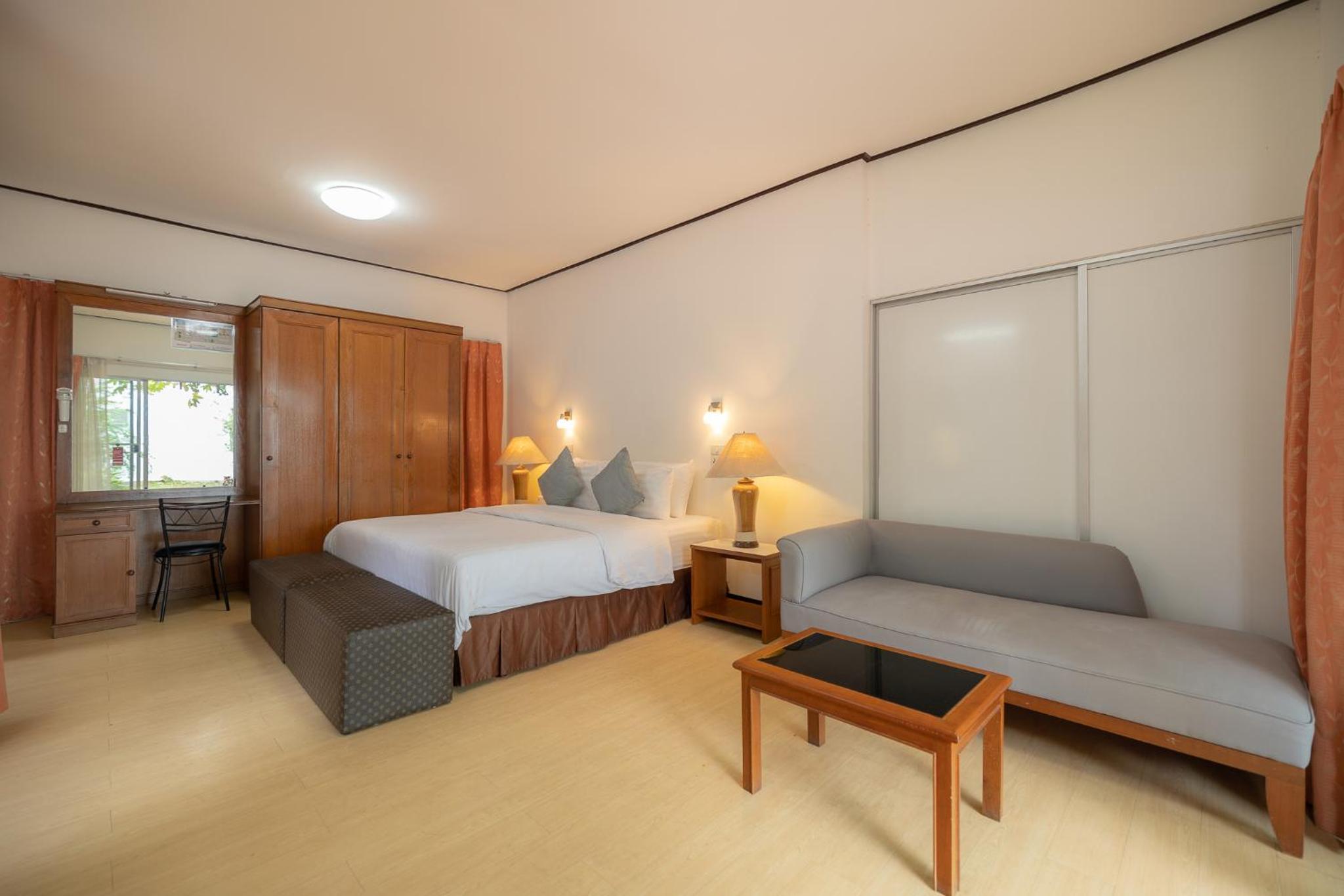 Bungalow with Garden View