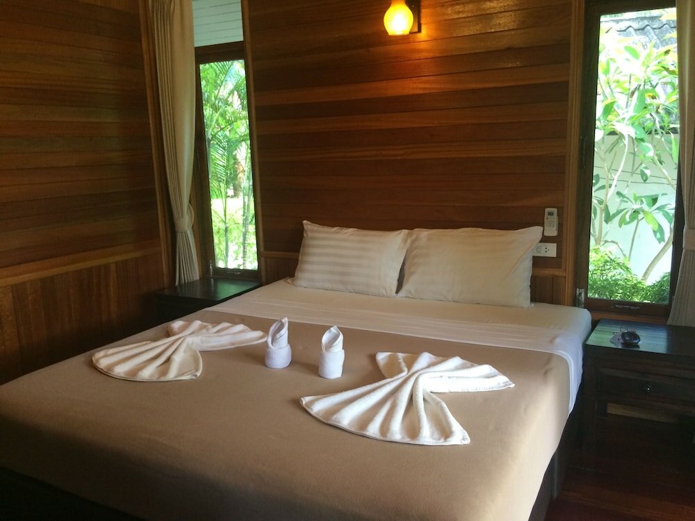 Deluxe Bungalow, 1 Double Bed, Refrigerator, Park View
