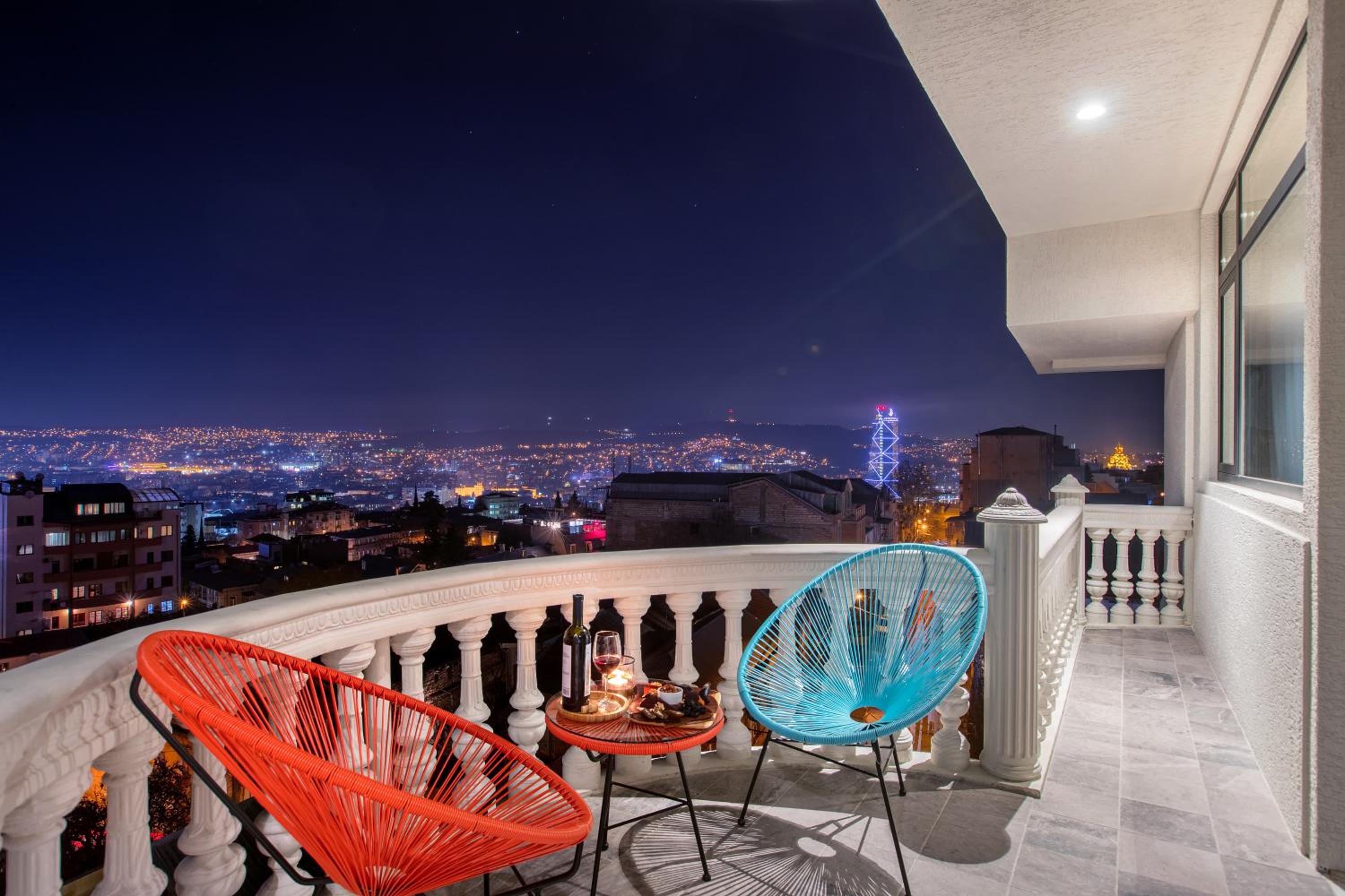 Deluxe Double or Twin Room with City View