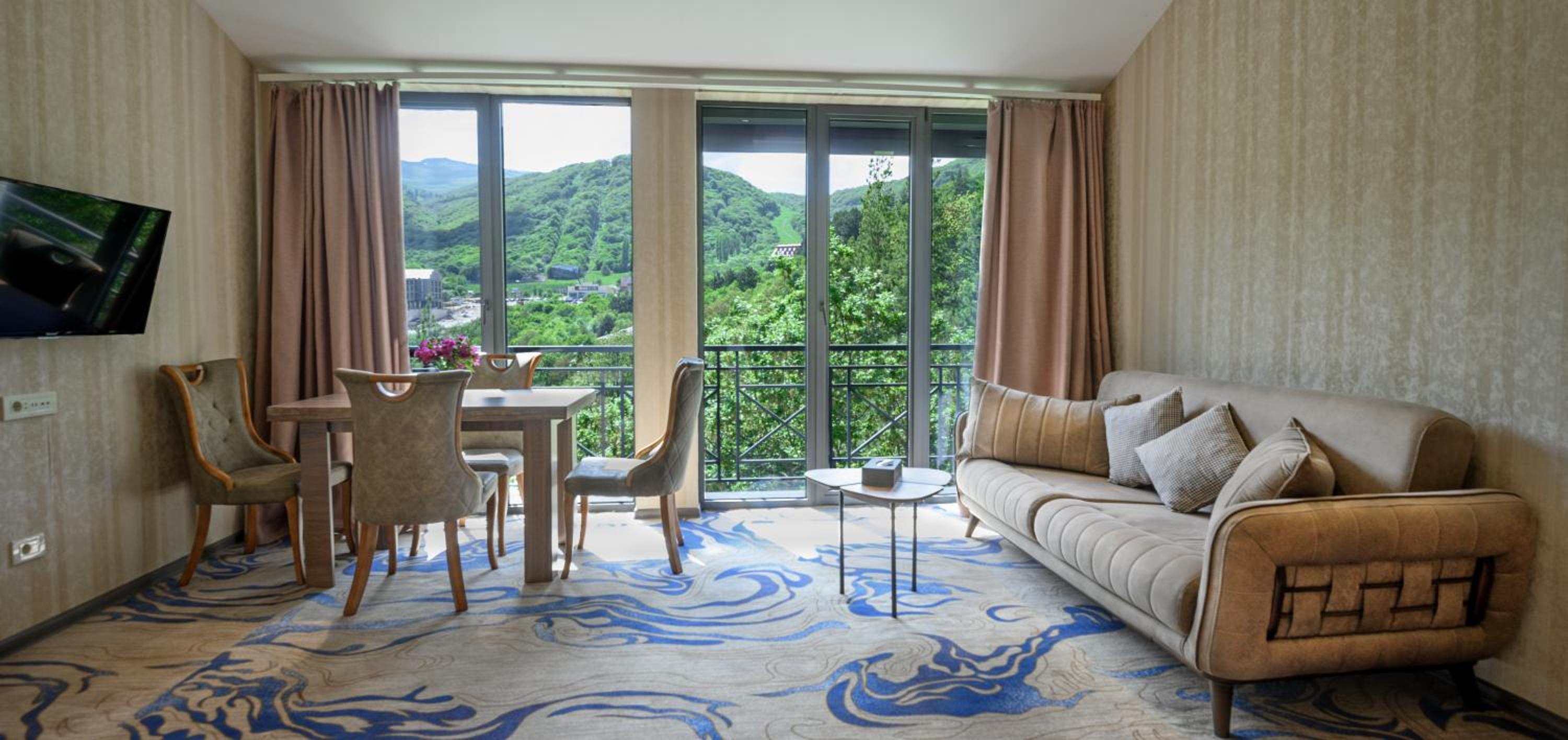 Junior Suite With Mountain View