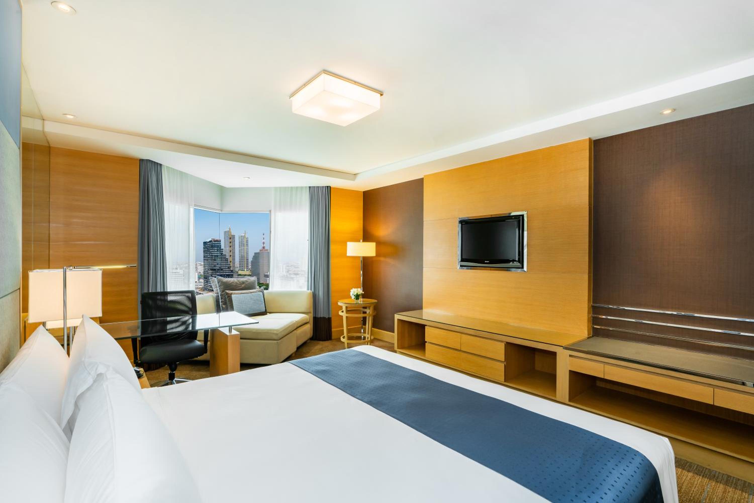 Premium King Room with City View and Lounge Access 