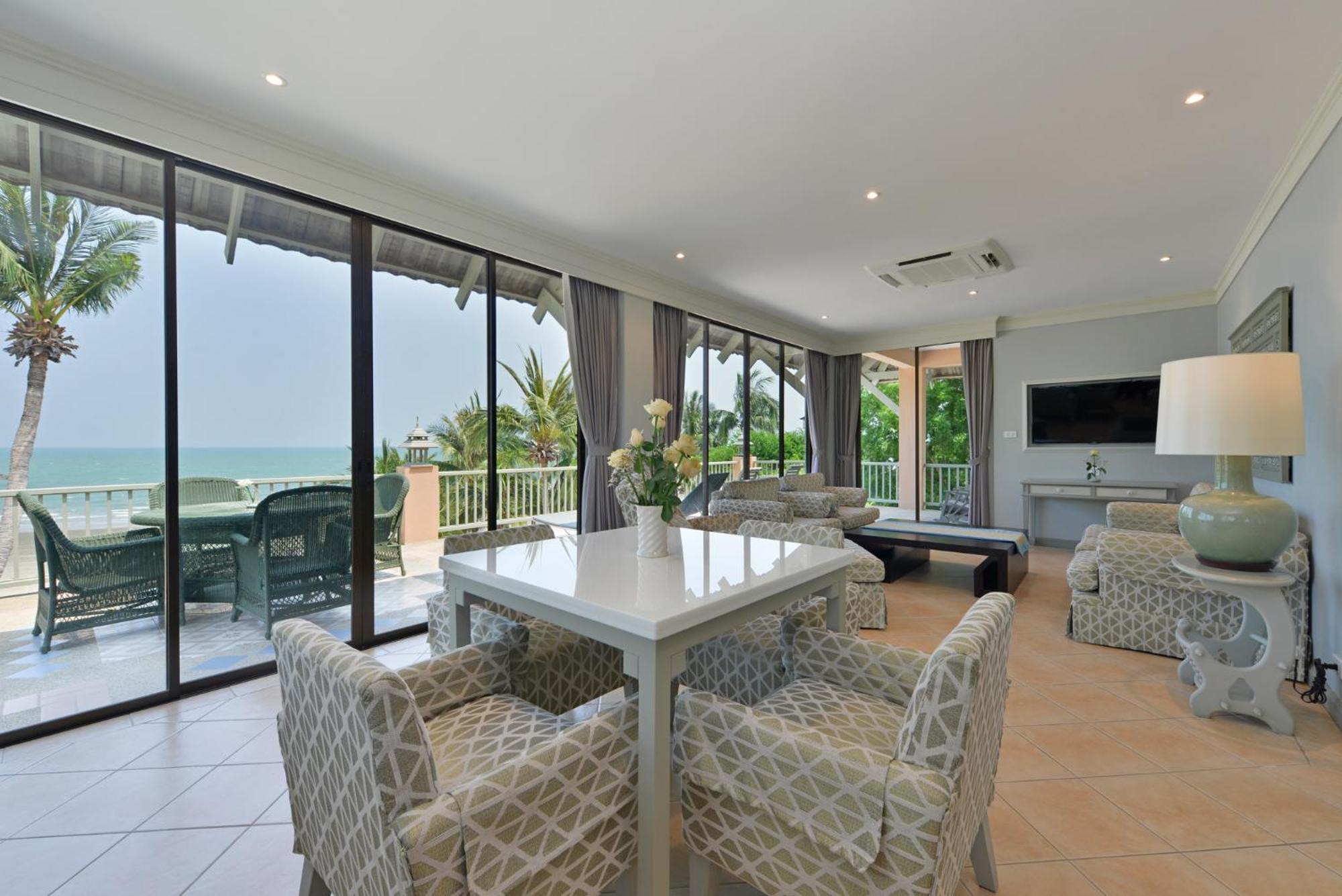 Luxury Seafront Two-Bedroom Family Suite