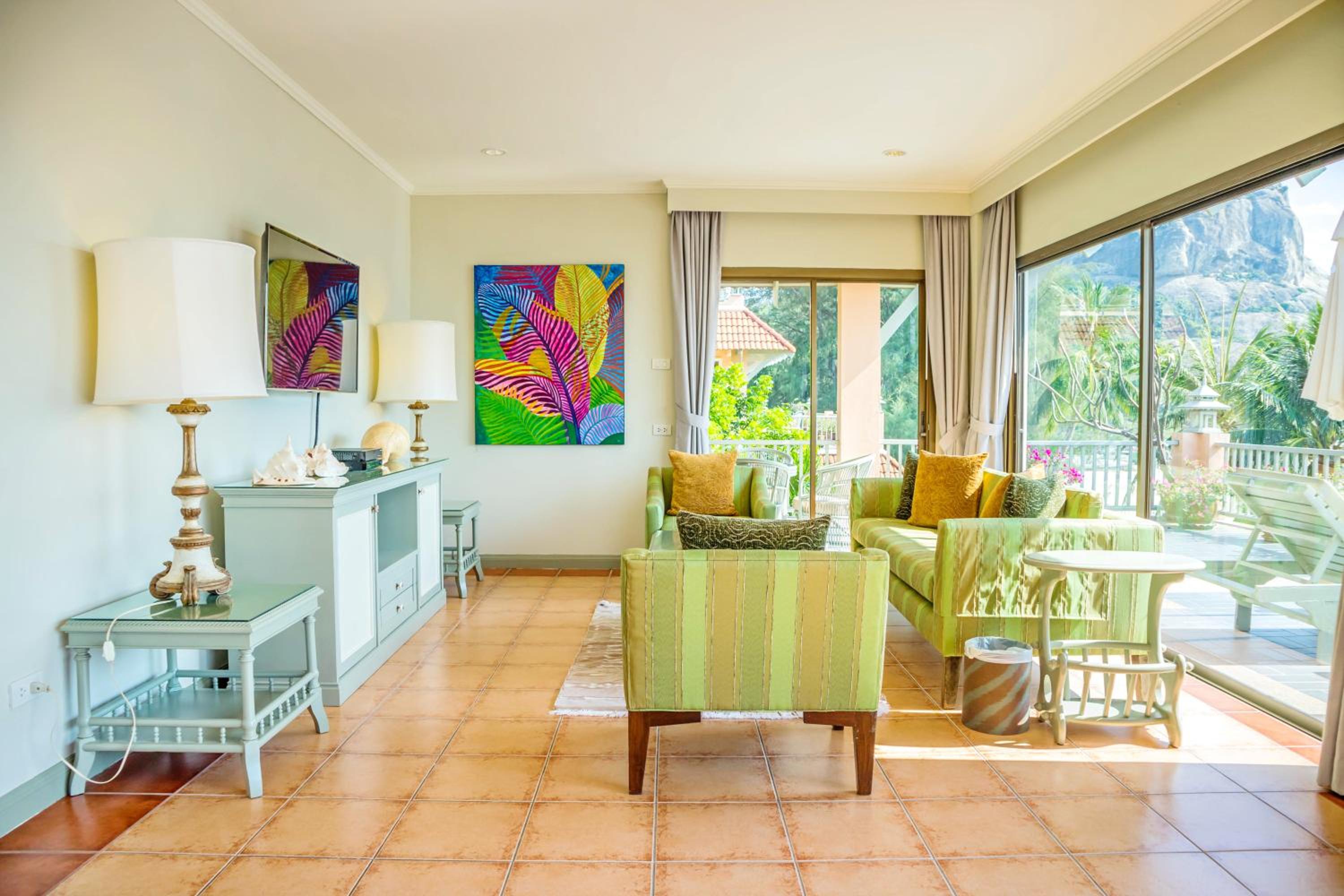 Luxury Seafront Two-Bedroom Family Suite