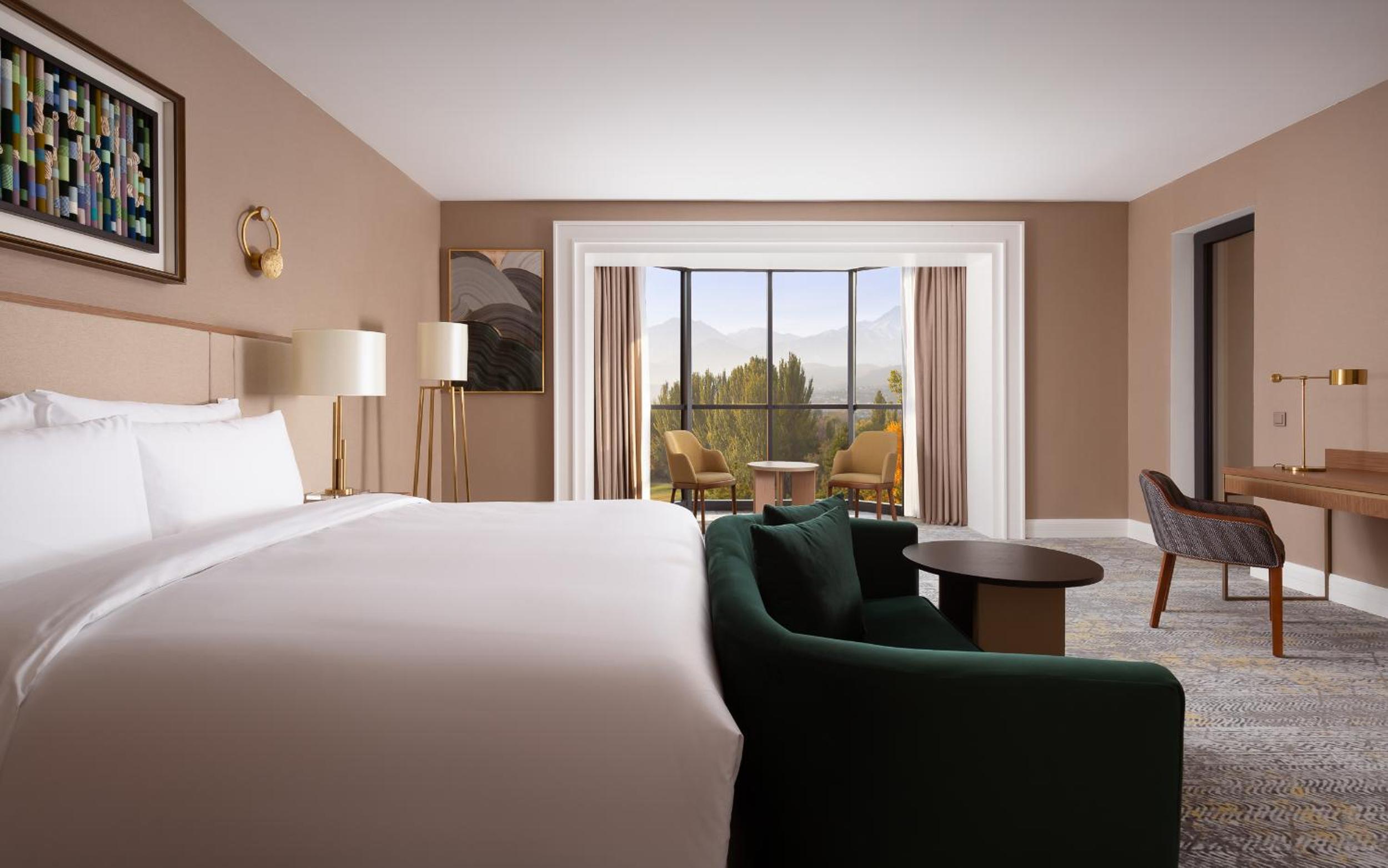 Executive Junior Suite with Panoramic Mountain View